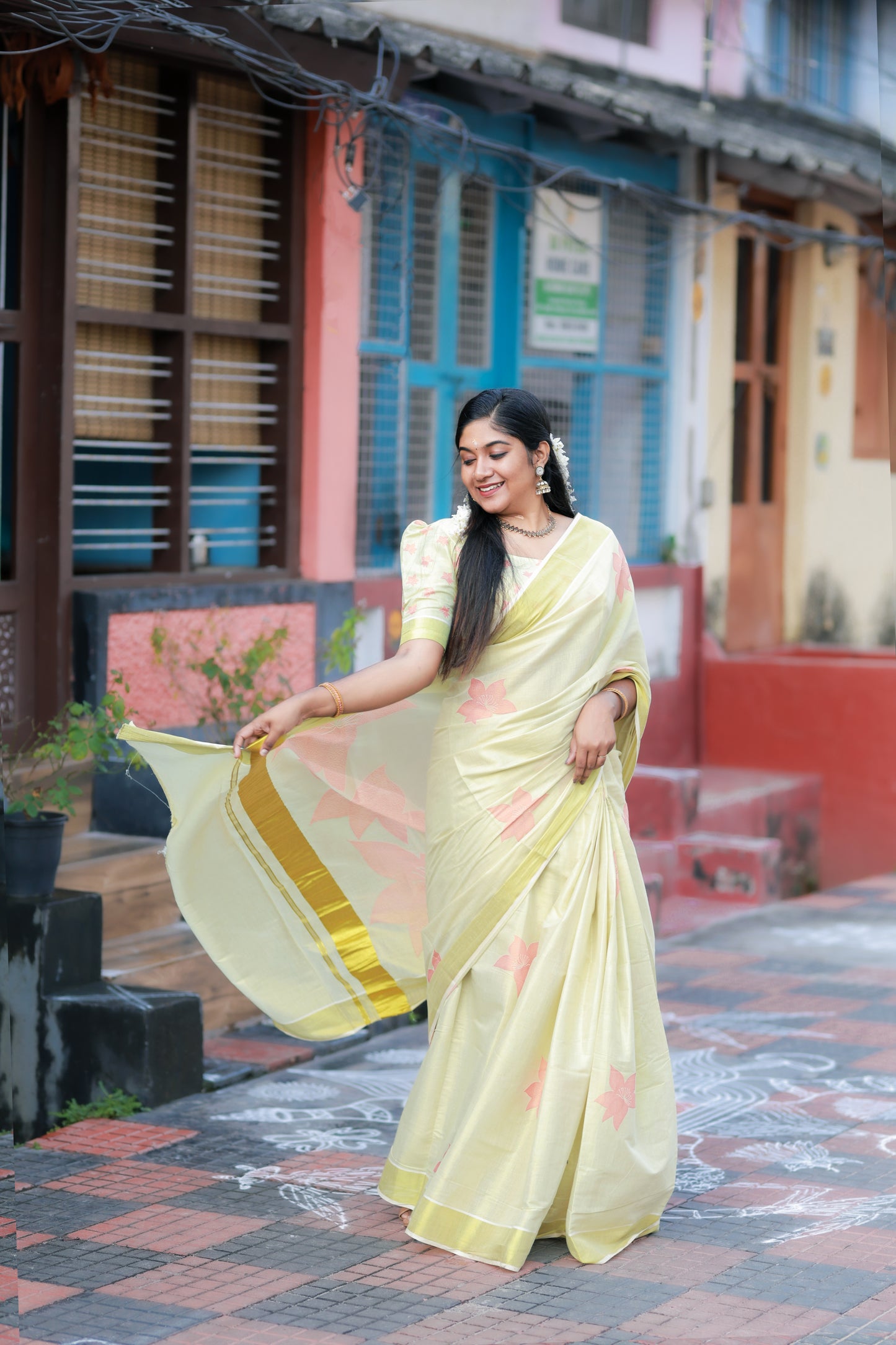 Southloom Tissue Kasavu Saree with Peach Floral Print Across Body in High Quality (Matching Printed Blouse Included)