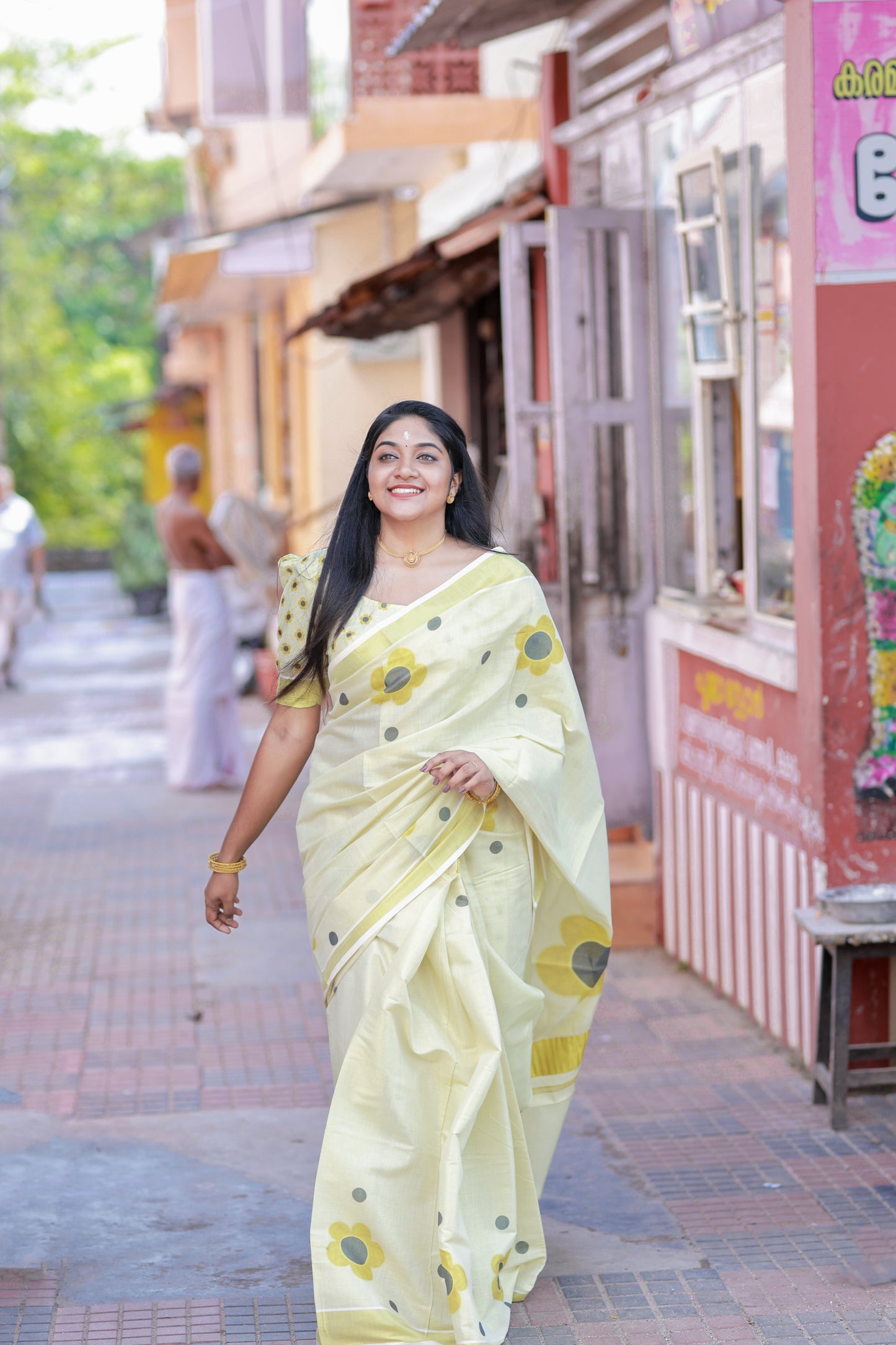 Southloom Tissue Kasavu Saree with High Quality Digital Yellow Floral Print Across Body (Matching Printed Blouse Included)