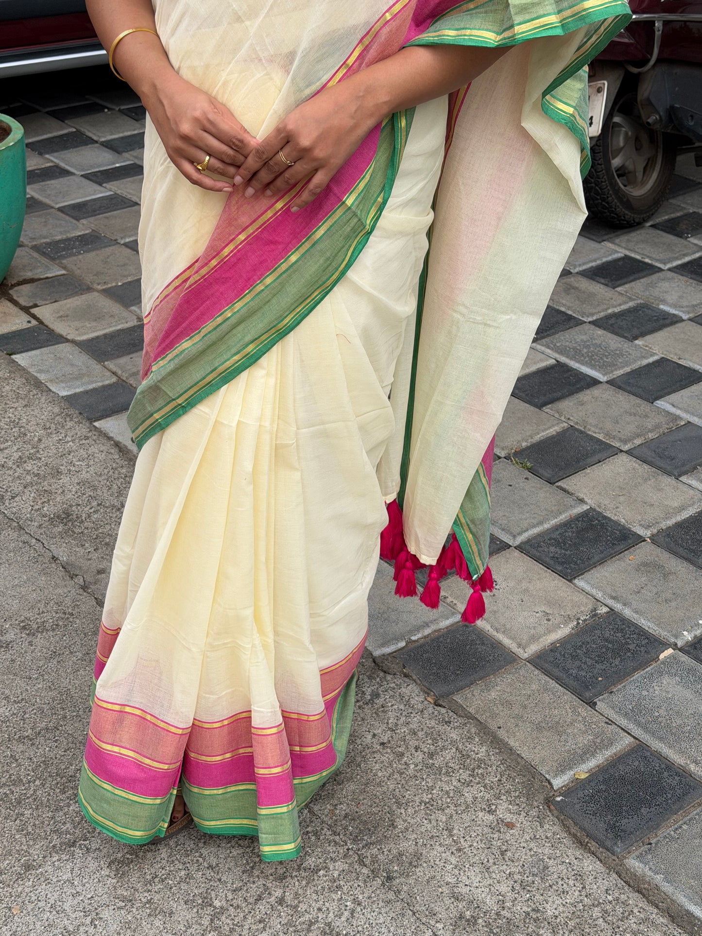 Kerala Mul Cotton Soft Fabric Saree SL215 Pink and Green Kasavu Border with Pink and Green Tussels
