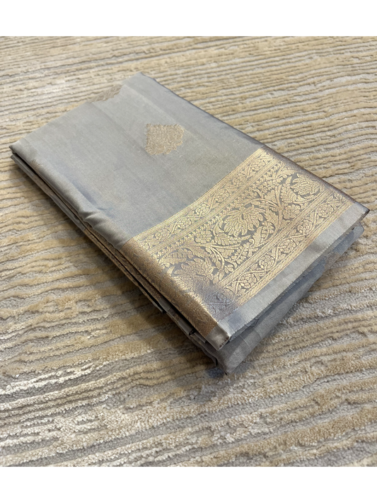 Southloom  Pastel Shade Silk Saree In Gray With Woven Zari Borders And Butta Work Across Body