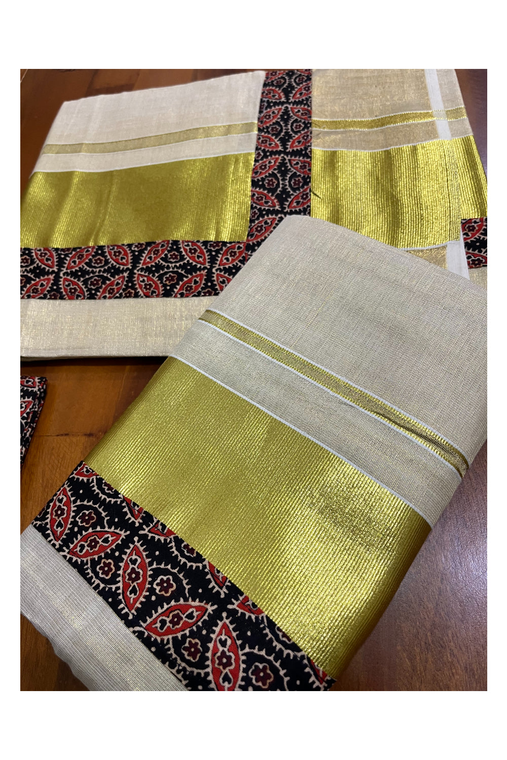 Kerala Tissue Single Set Mundu (Mundum Neriyathum) with Kalamkari Border and Matching Blouse Piece