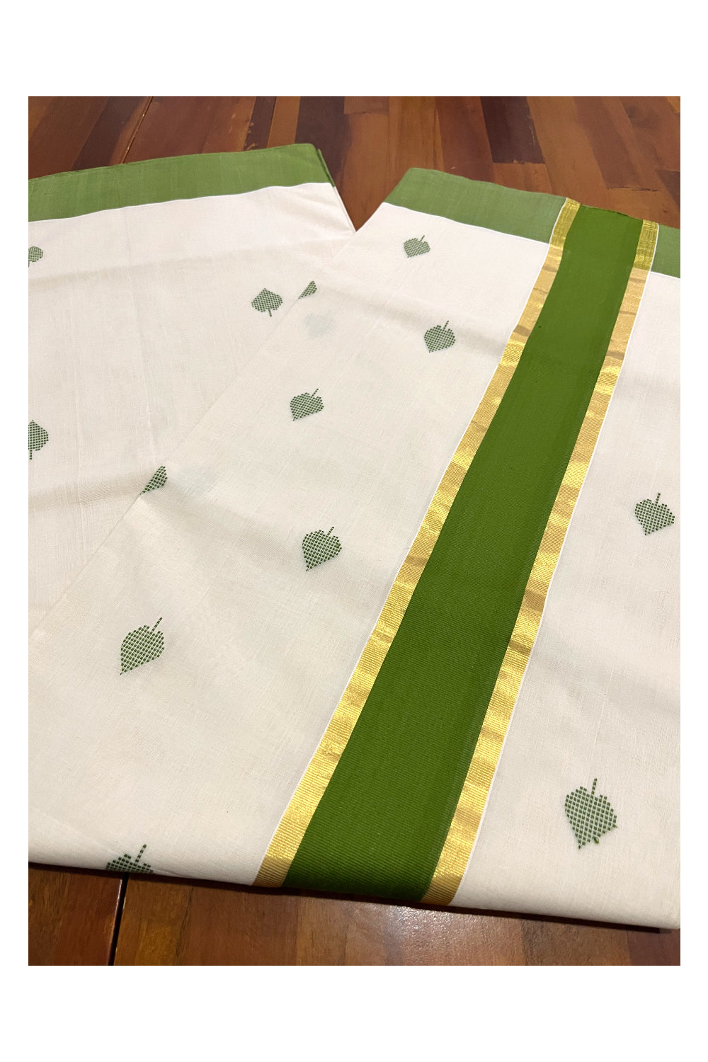 Southloom Premium Unakkupaavu Handloom Cotton Green Butta Work Saree with Kasavu Border