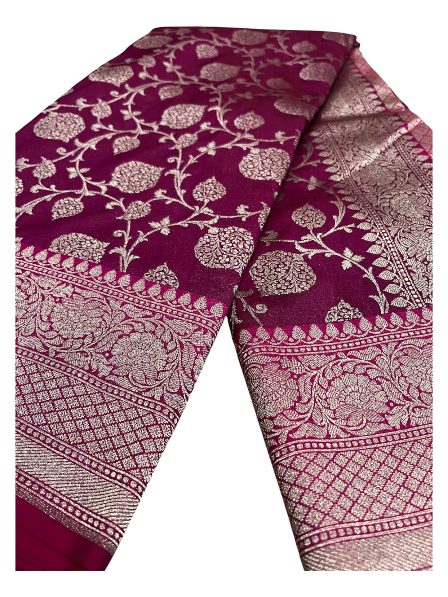 Southloom  Banarasi Silk Saree with Woven Work on Body and Borders (Magenta)