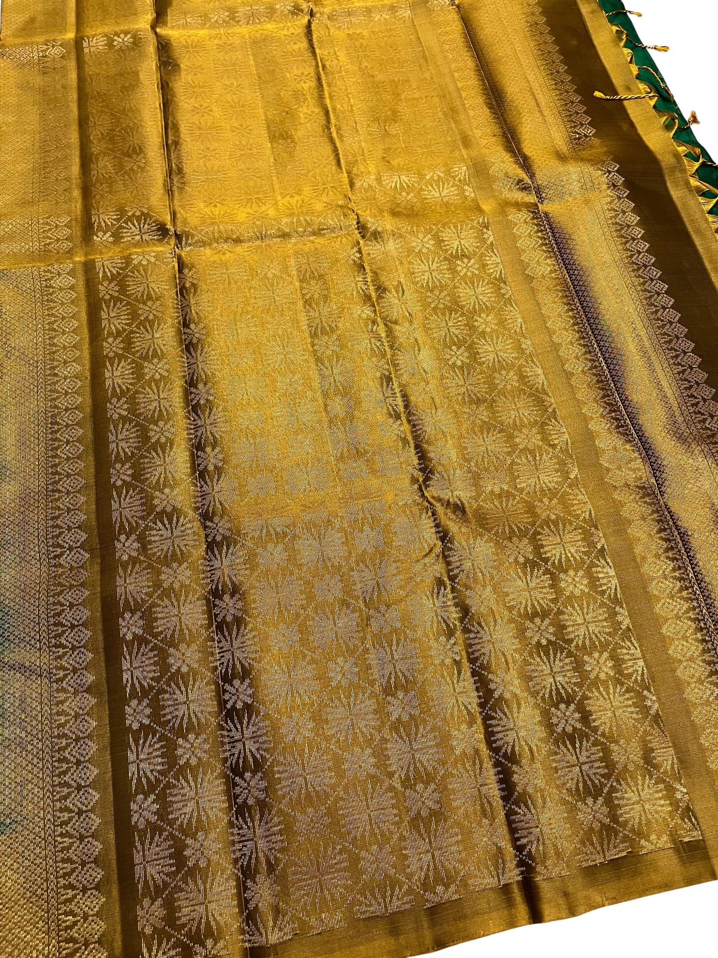 Southloom Pure Handloom Kanchipuram Silk Saree with Butta Work (Green & Golden)