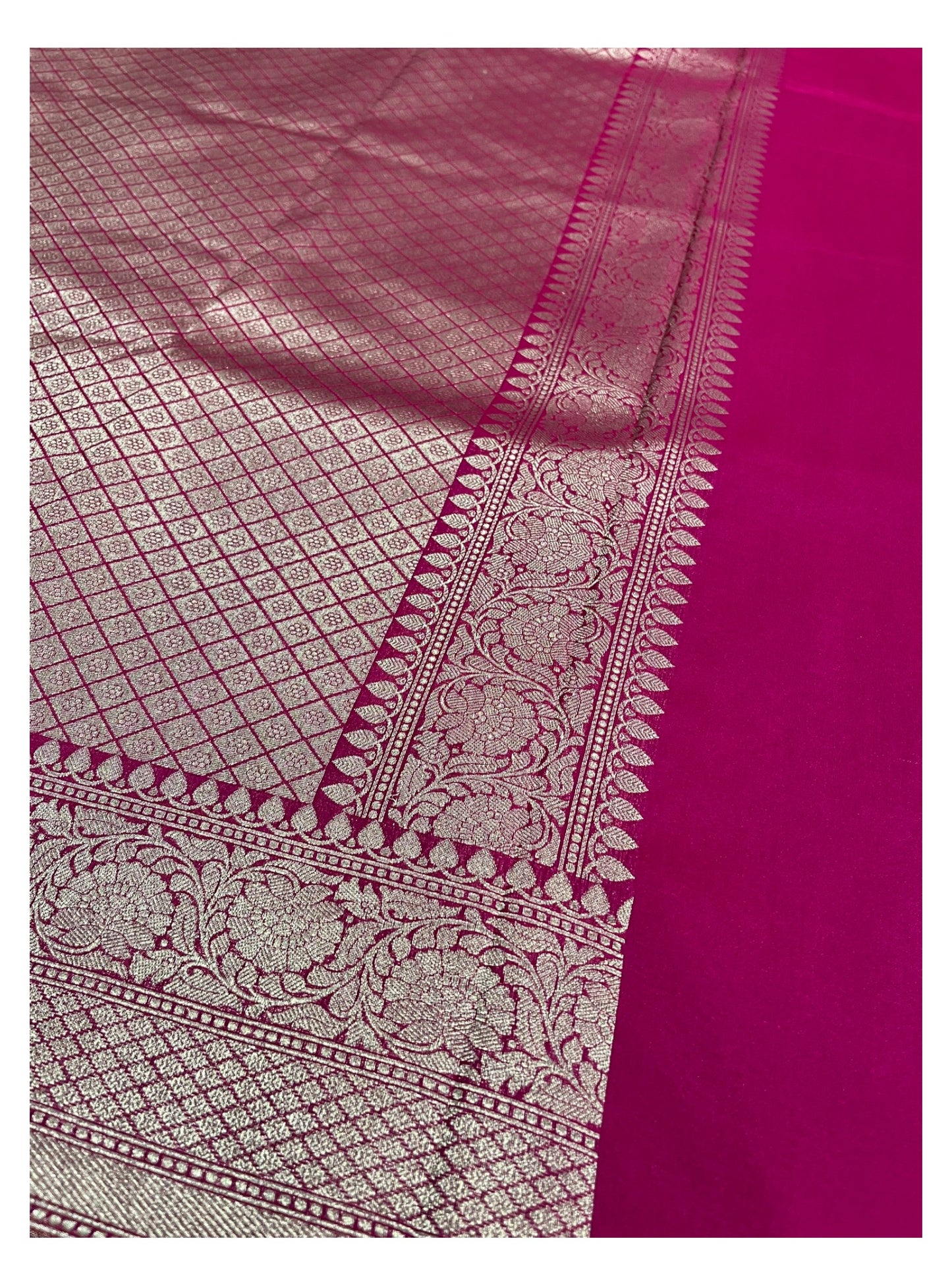 Southloom  Banarasi Silk Saree with Woven Work on Body and Borders (Magenta)