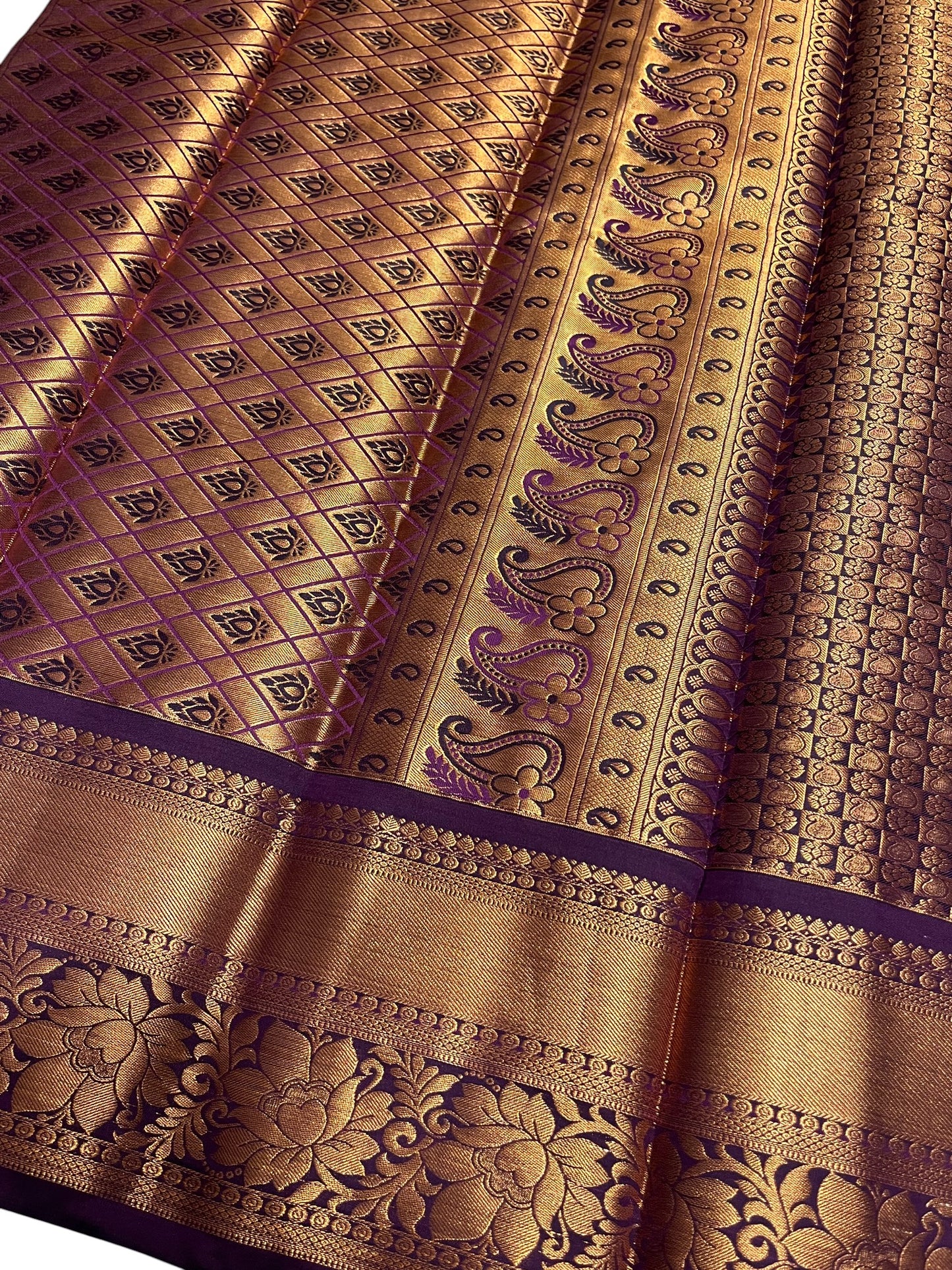 Southloom Banarasi Semi Silk Saree with Floral Zari Work Across Body (Green)