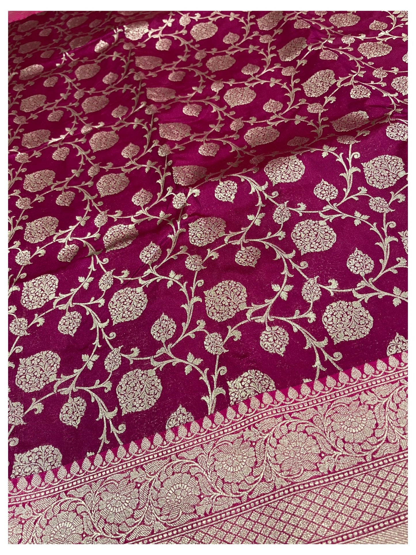 Southloom  Banarasi Silk Saree with Woven Work on Body and Borders (Magenta)