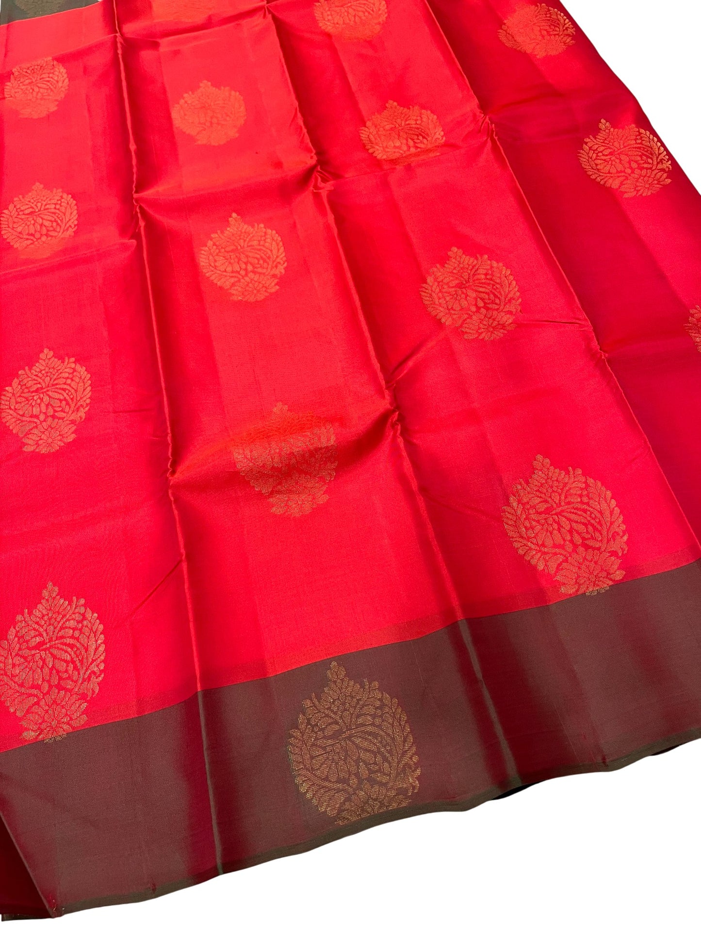 Southloom Pure Handloom Kanchipuram Silk Saree with Butta Work (Red & Green)