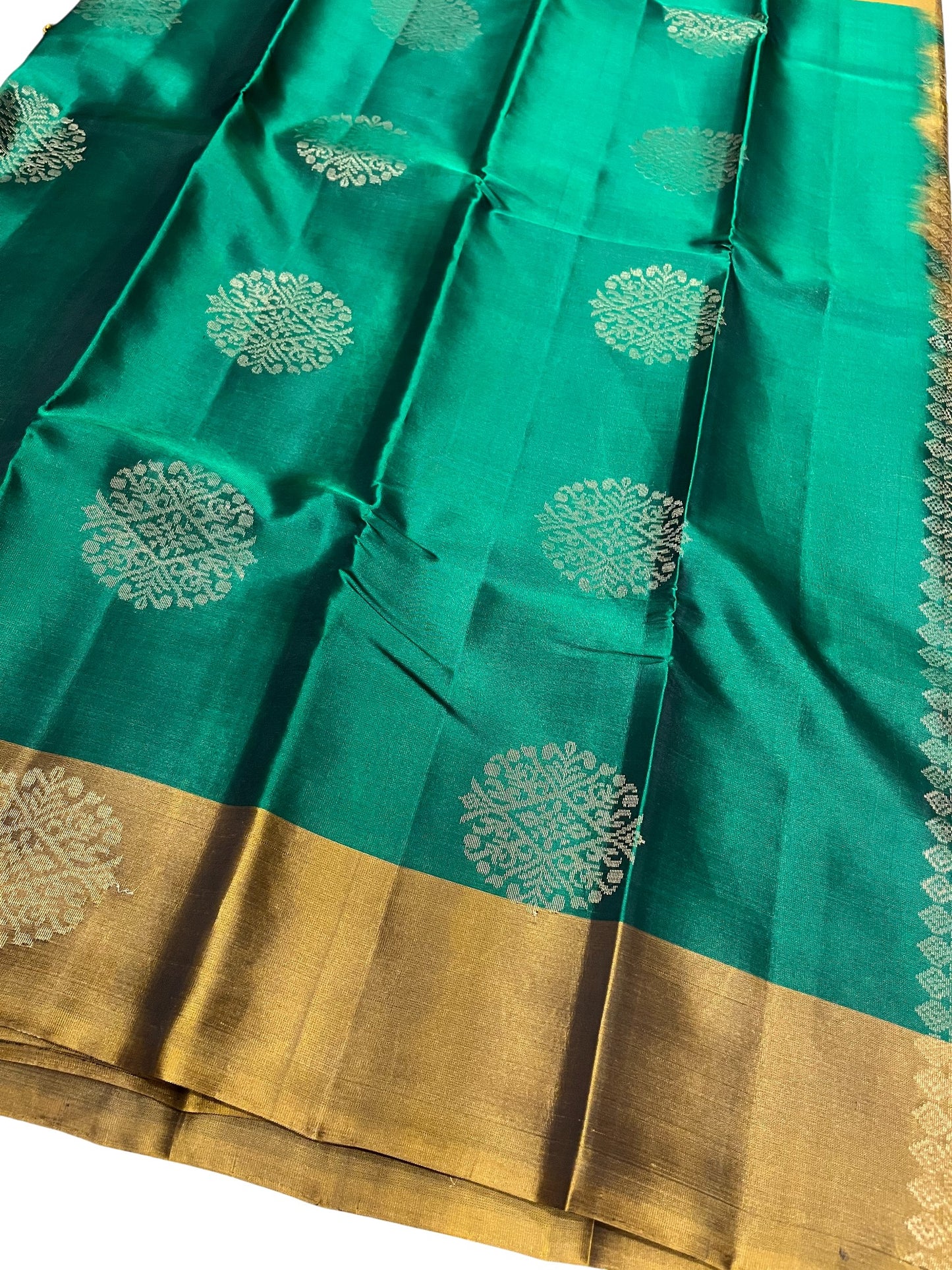 Southloom Pure Handloom Kanchipuram Silk Saree with Butta Work (Green & Golden)