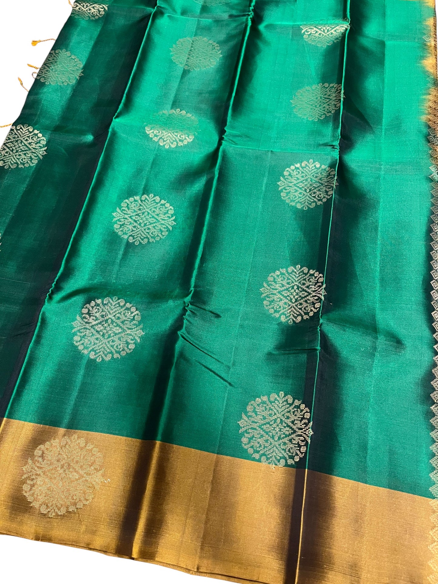 Southloom Pure Handloom Kanchipuram Silk Saree with Butta Work (Green & Golden)