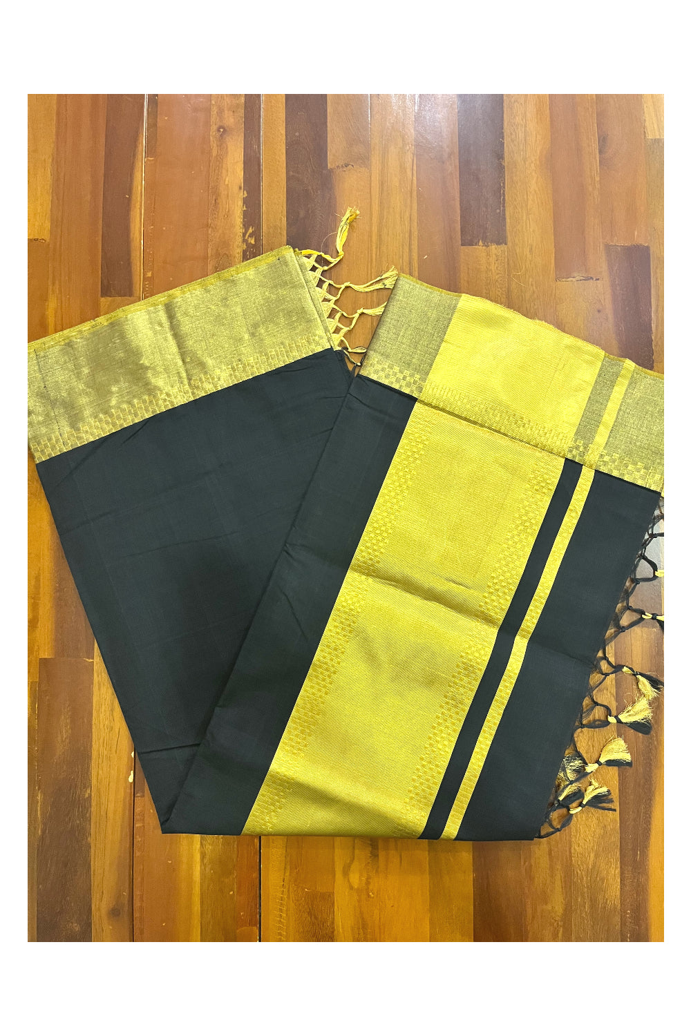 Southloom Super Premium Balaramapuram Unakkupaavu Handloom Black Saree with Kasavu Border