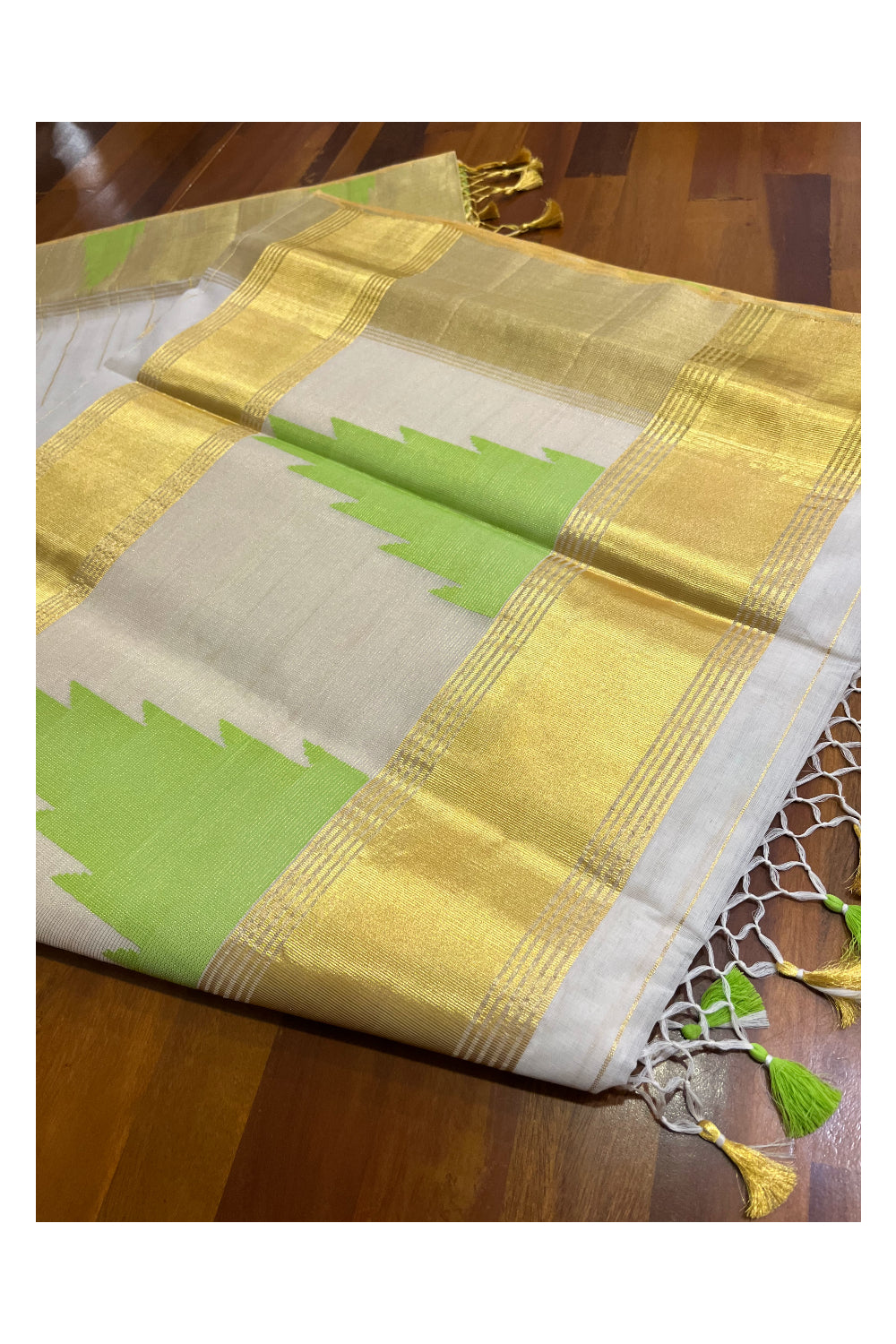 Southloom Super Premium Balaramapuram Unakkupaavu Handloom Kasavu Saree with Light Green Temple Woven Designs