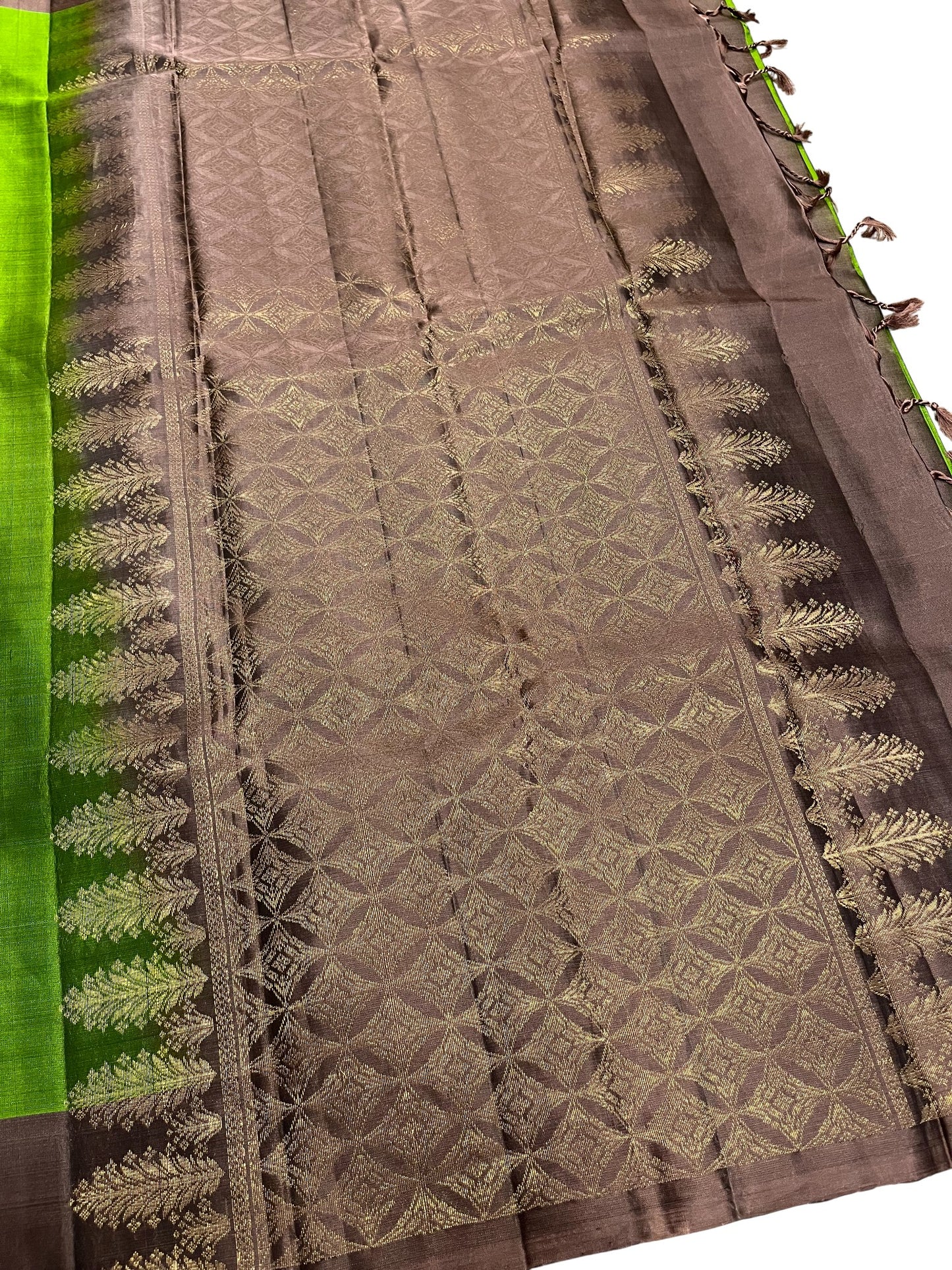 Southloom Pure Handloom Kanchipuram Silk Saree with Butta Work (Green & Golden)
