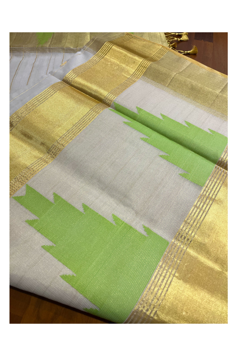 Southloom Super Premium Balaramapuram Unakkupaavu Handloom Kasavu Saree with Light Green Temple Woven Designs