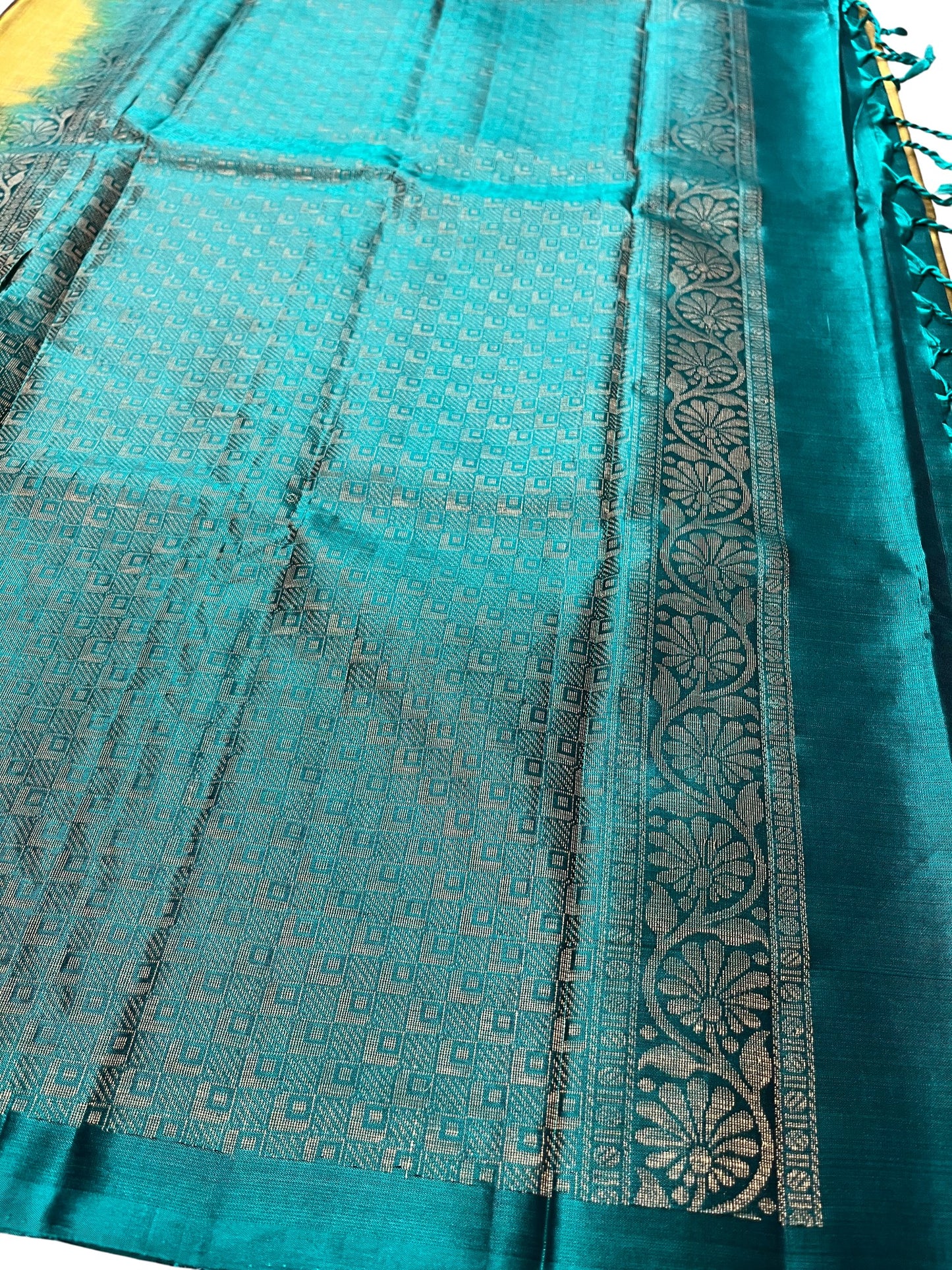 Southloom Pure Handloom Kanchipuram Silk Saree with Butta Work (Green & Blue)