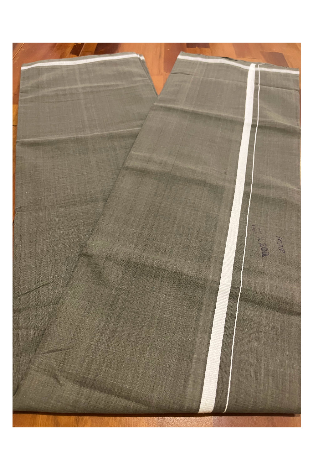 Southloom Premium Handloom Green Solid Single Mundu (Lungi) with White Border (South Indian Kerala Dhoti)