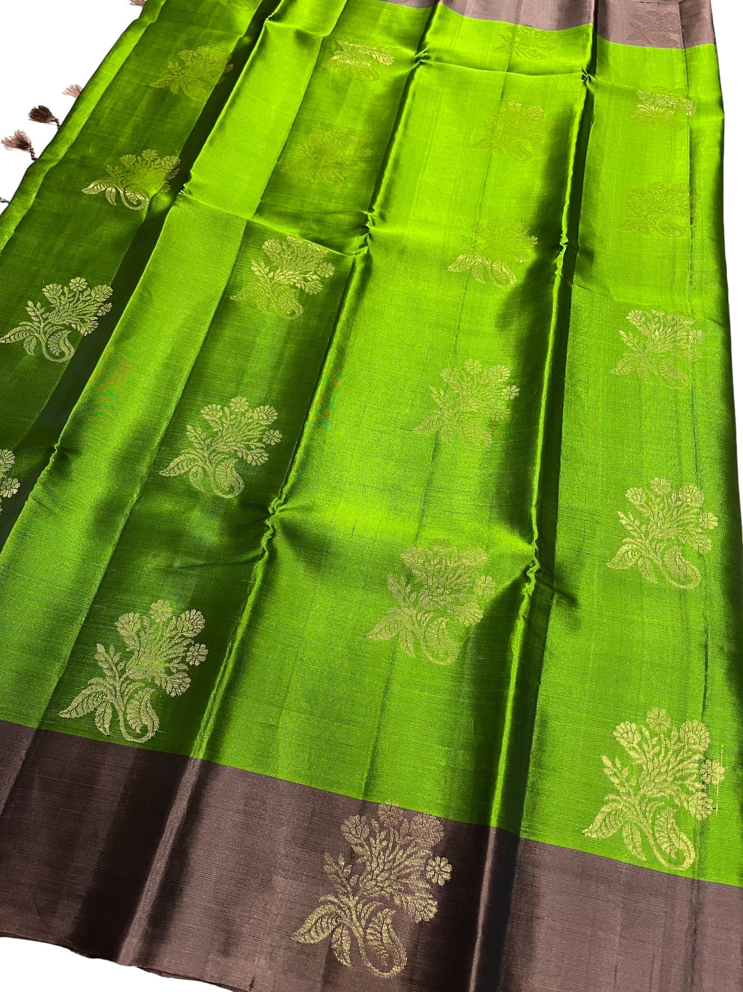 Southloom Pure Handloom Kanchipuram Silk Saree with Butta Work (Green & Golden)