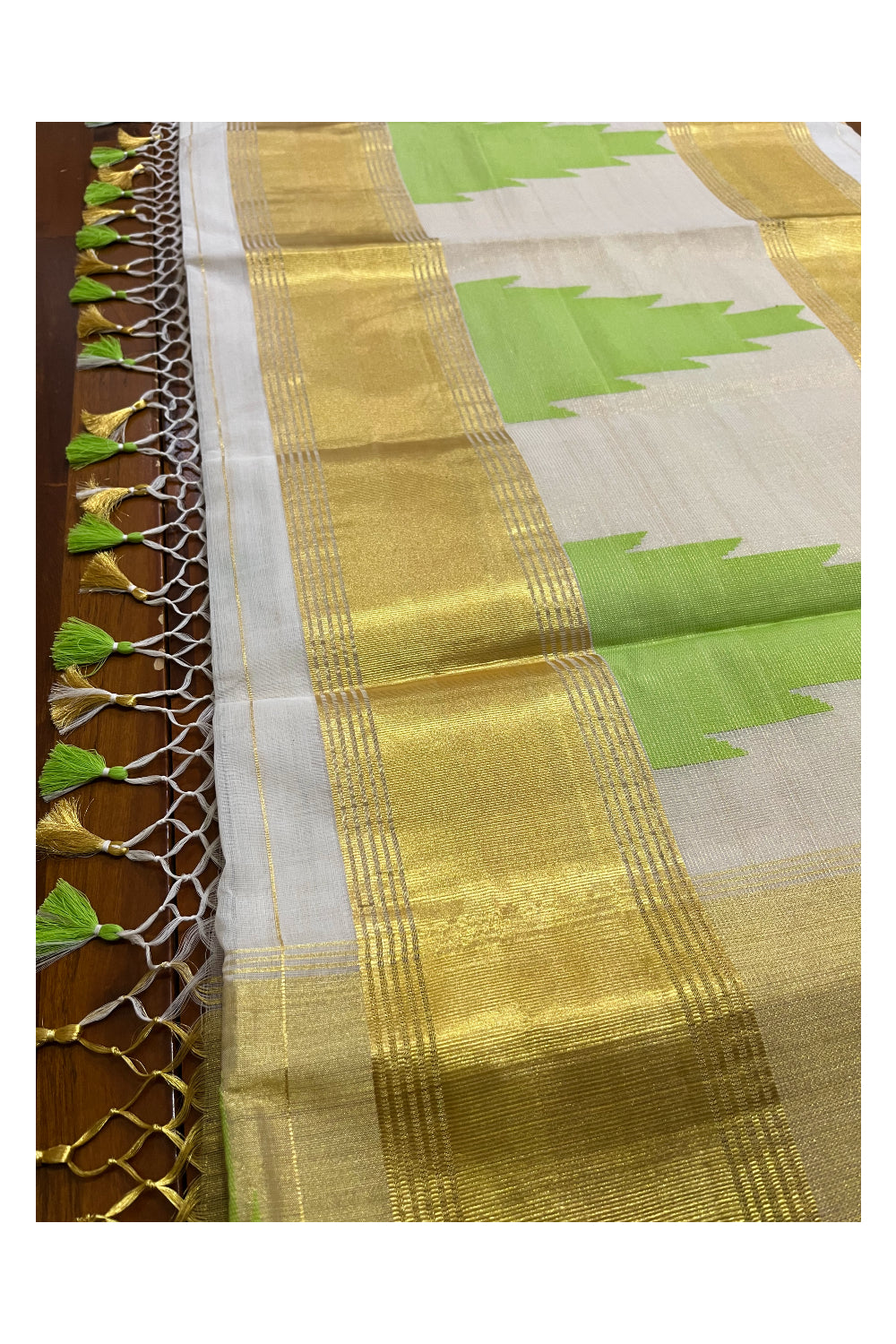 Southloom Super Premium Balaramapuram Unakkupaavu Handloom Kasavu Saree with Light Green Temple Woven Designs