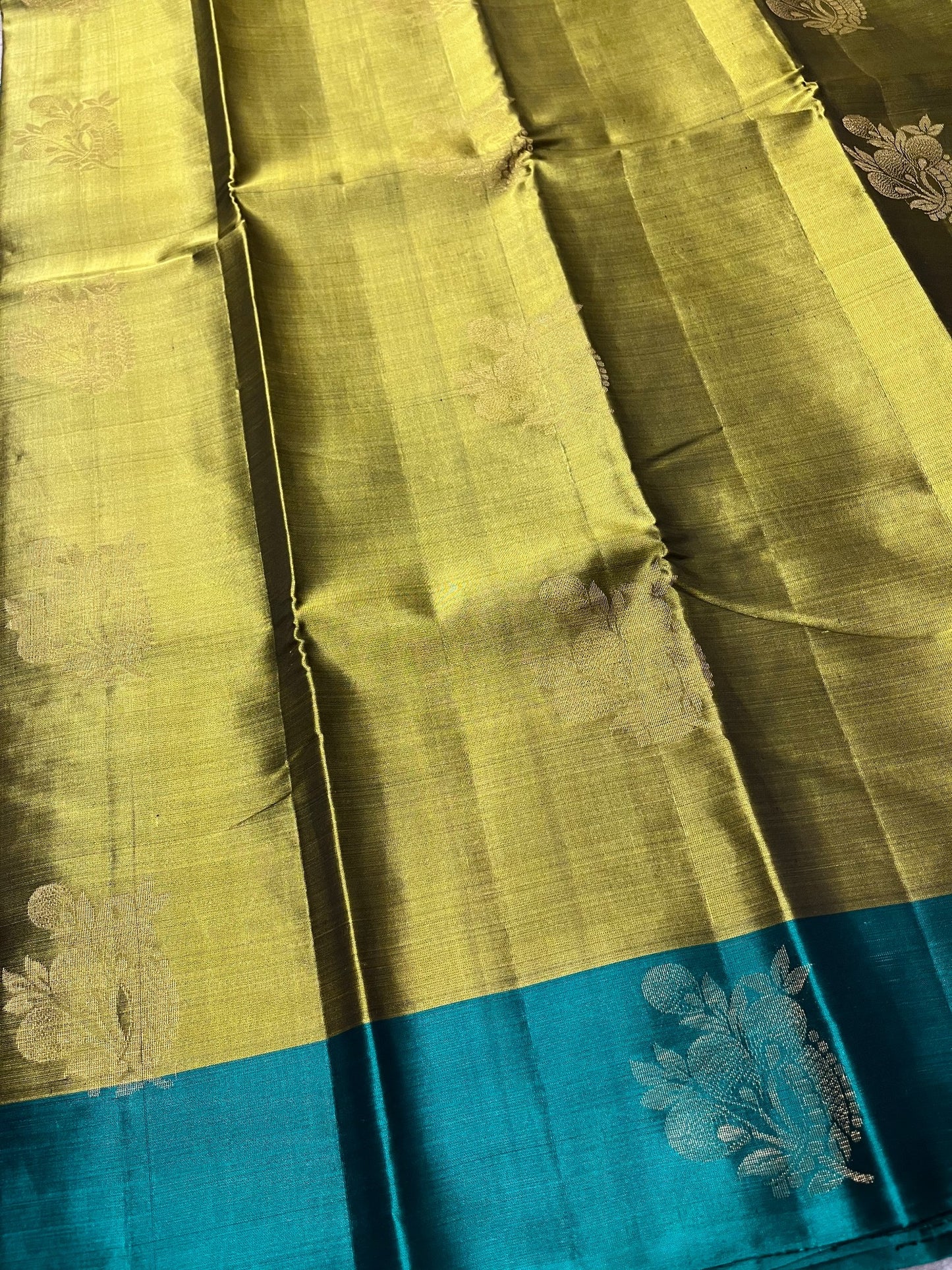 Southloom Pure Handloom Kanchipuram Silk Saree with Butta Work (Green & Blue)