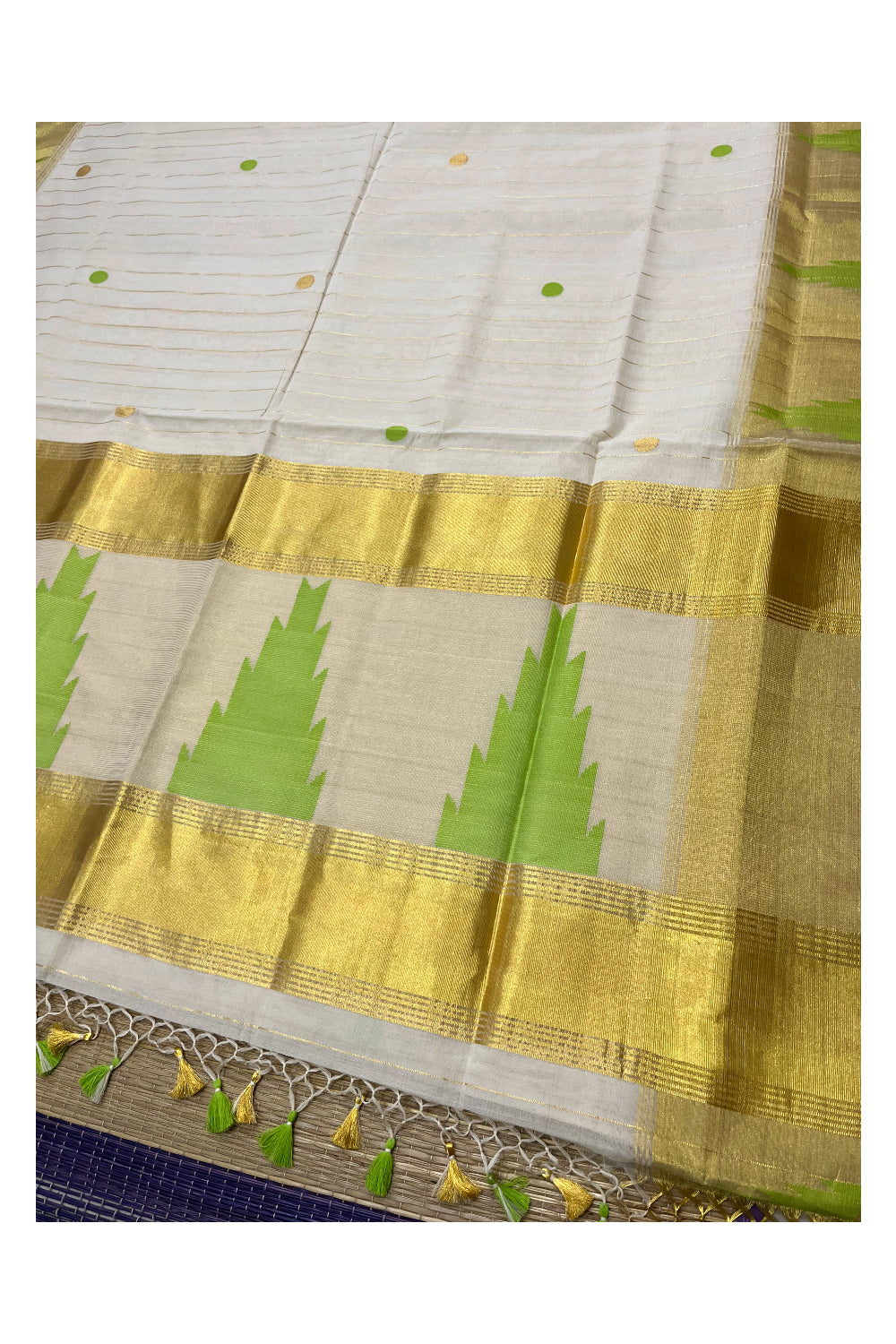 Southloom Super Premium Balaramapuram Unakkupaavu Handloom Kasavu Saree with Light Green Temple Woven Designs