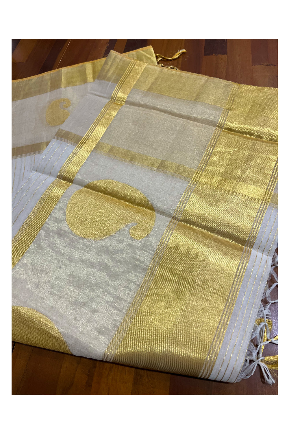 Southloom Super Premium Balaramapuram Unakkupaavu Handloom Saree with Kasavu Lines on Body and Paisley Woven Designs