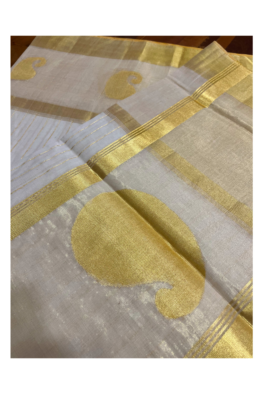 Southloom Super Premium Balaramapuram Unakkupaavu Handloom Saree with Kasavu Lines on Body and Paisley Woven Designs