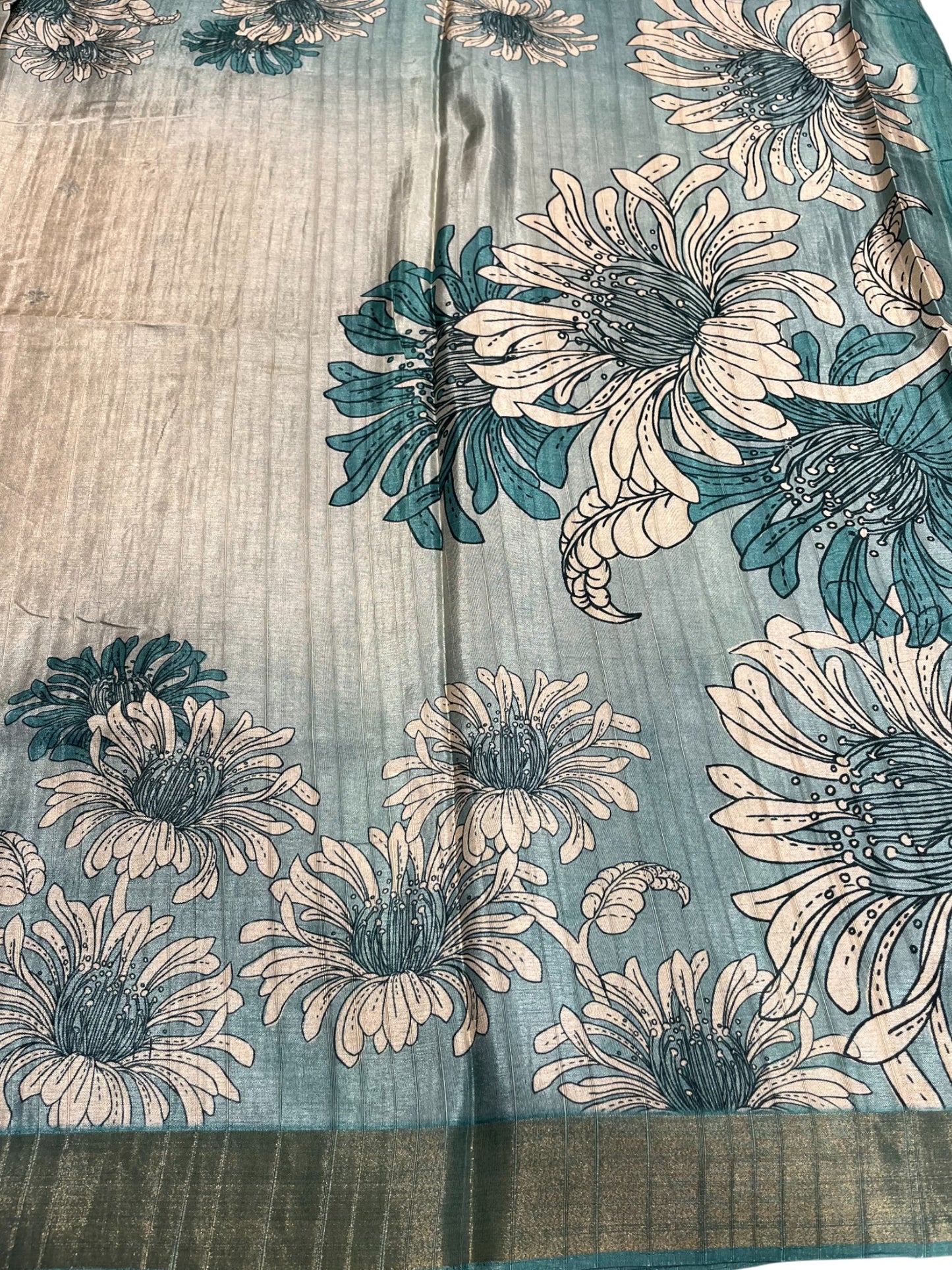 Southloom Saree with Floral Works Across Body in Blue