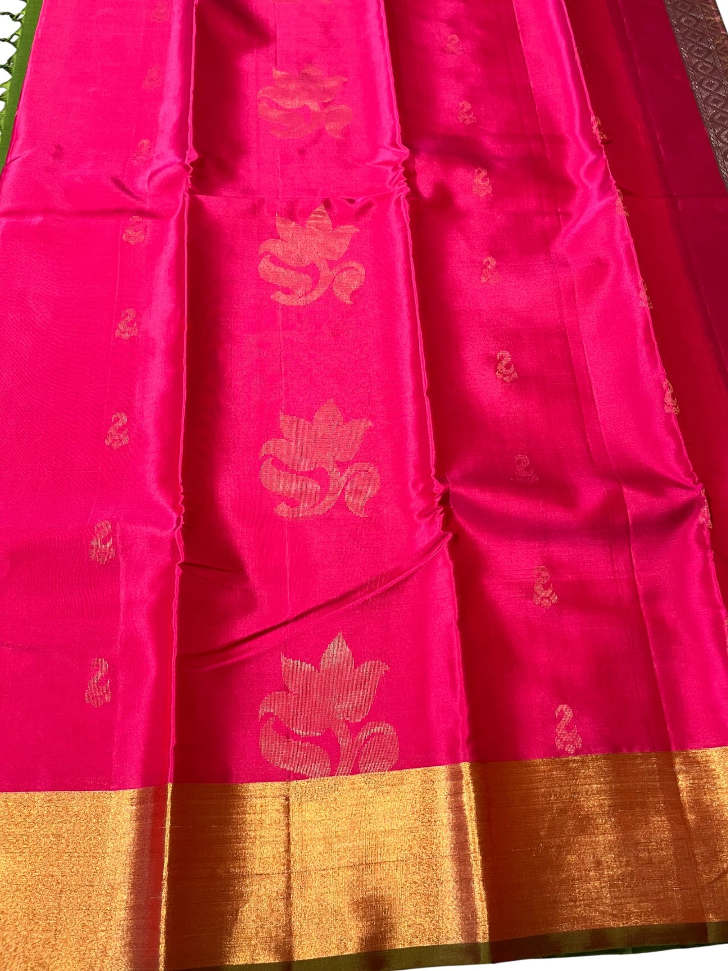 Southloom Pure Handloom Bridal Kanchipuram Silk Saree with Korvai Work (Green & Pink)