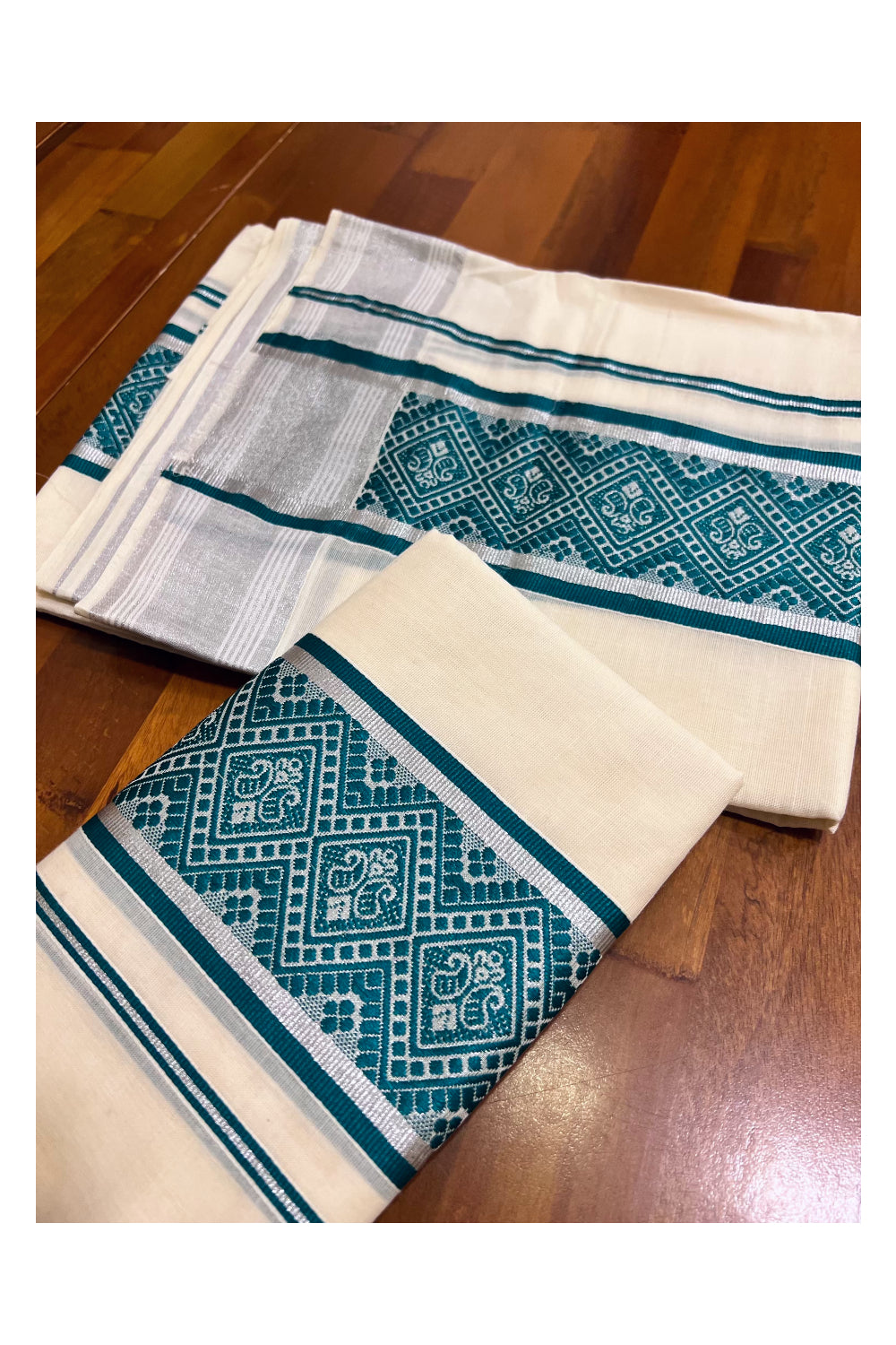 Kerala Cotton Mundum Neriyathum Single (Set Mundu) with Green Woven Designs and Silver Kasavu Border 2.80 Mtrs