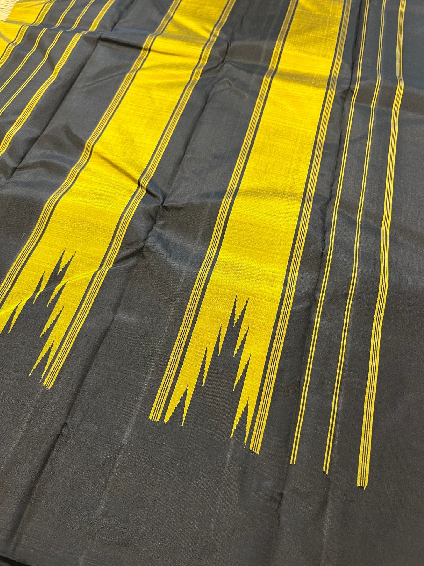 Southloom Pure Handloom Bridal Kanchipuram Silk Saree with Korvai Work (Yellow & Black)