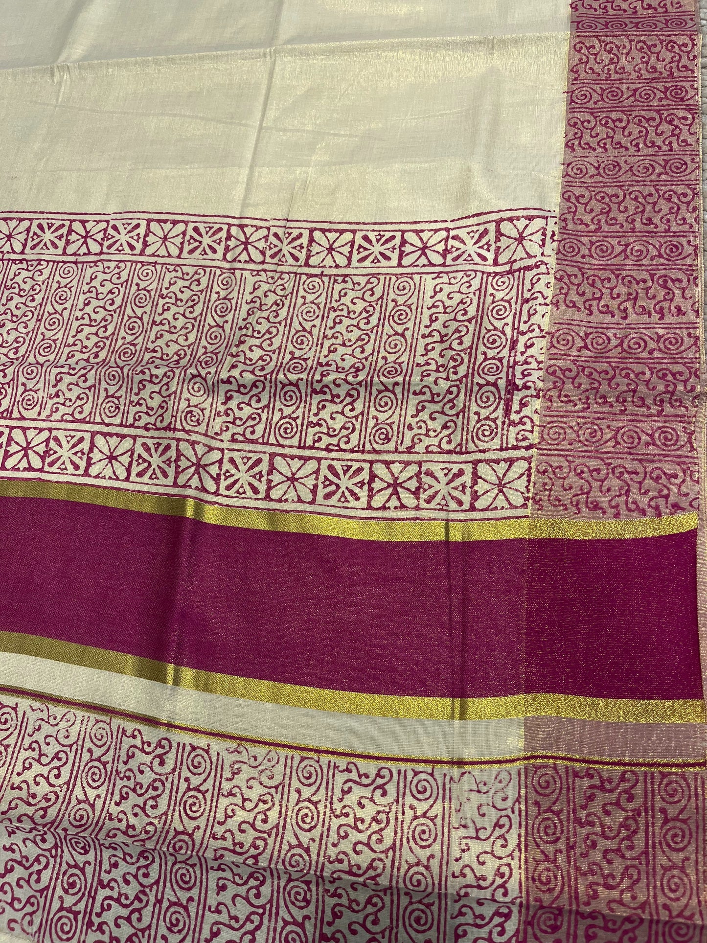 Southloom Kerala Tissue Kasavu Saree With Magenta Border