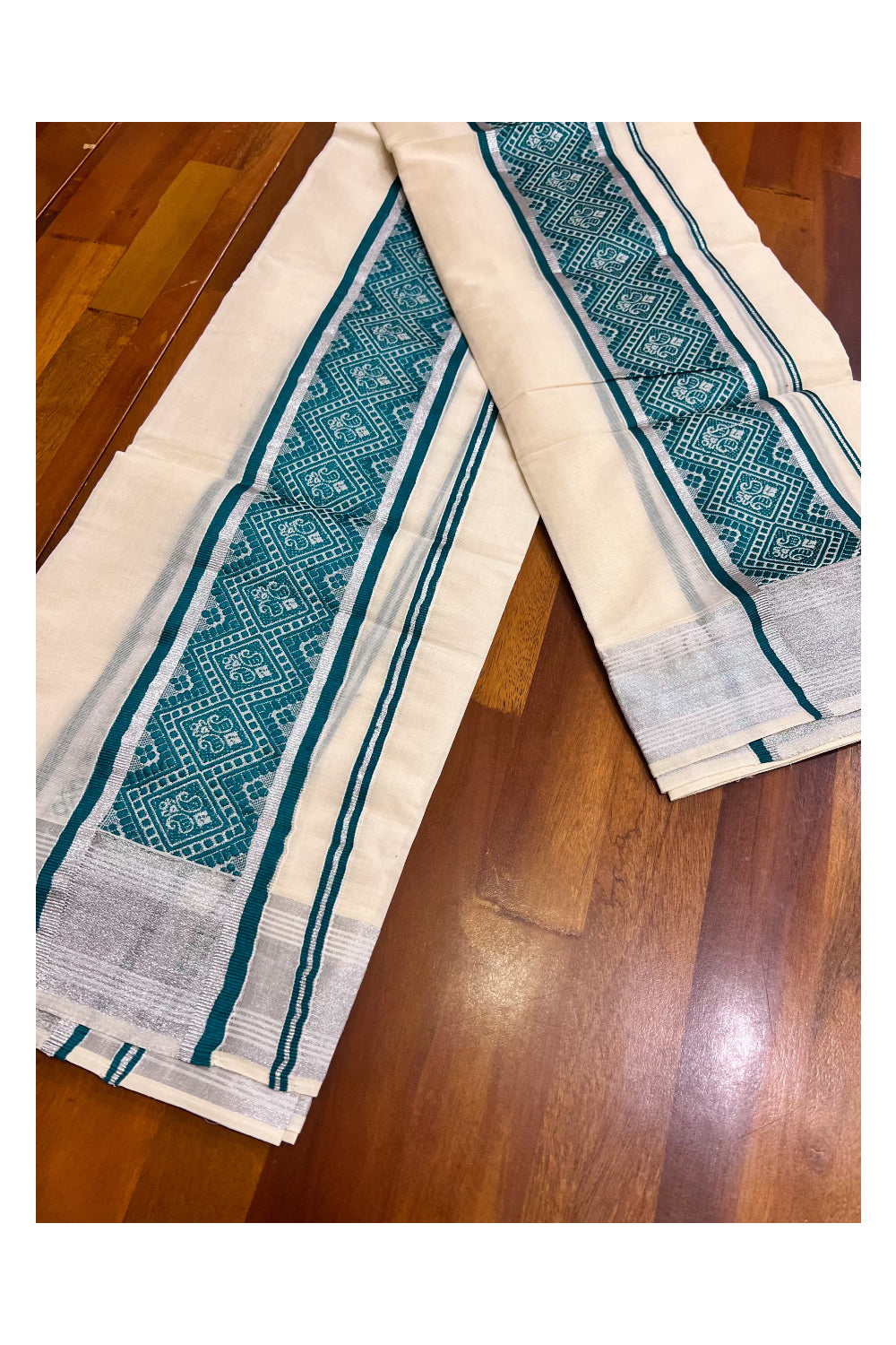 Kerala Cotton Mundum Neriyathum Single (Set Mundu) with Green Woven Designs and Silver Kasavu Border 2.80 Mtrs