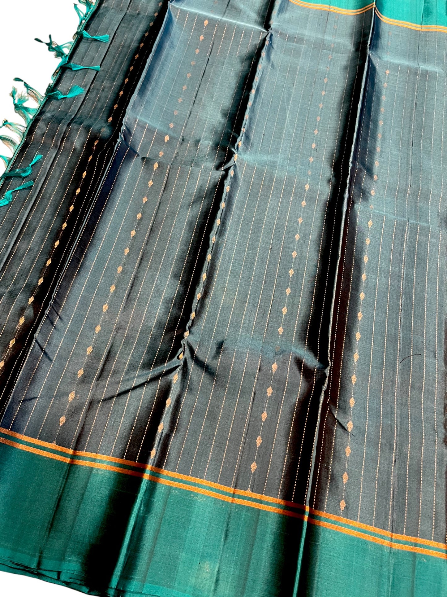 Southloom Pure Handloom Kanchipuram Silk Saree with Butta Work (Blue)