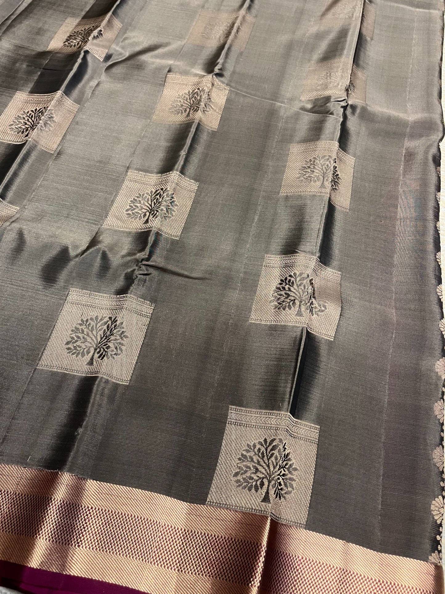 Southloom Pure Handloom Kanchipuram Silk Saree with Butta Work (Grey & Magenta)