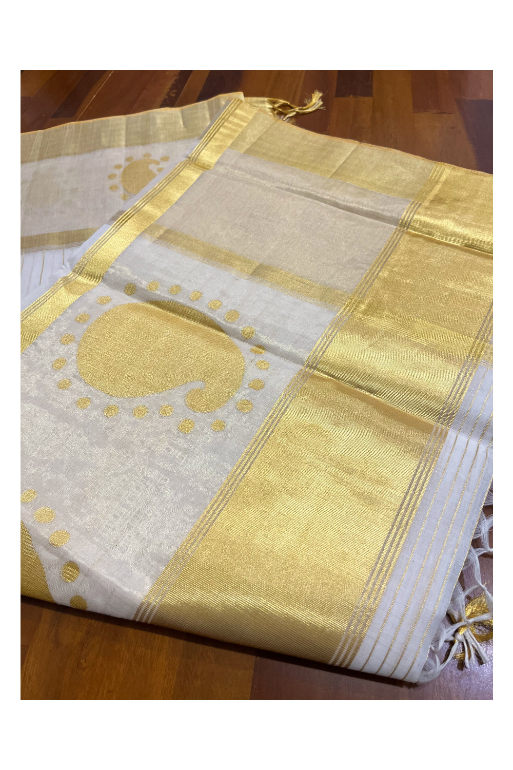 Southloom Super Premium Balaramapuram Unakkupaavu Handloom Saree with Kasavu Lines on Body and Paisley Woven Designs