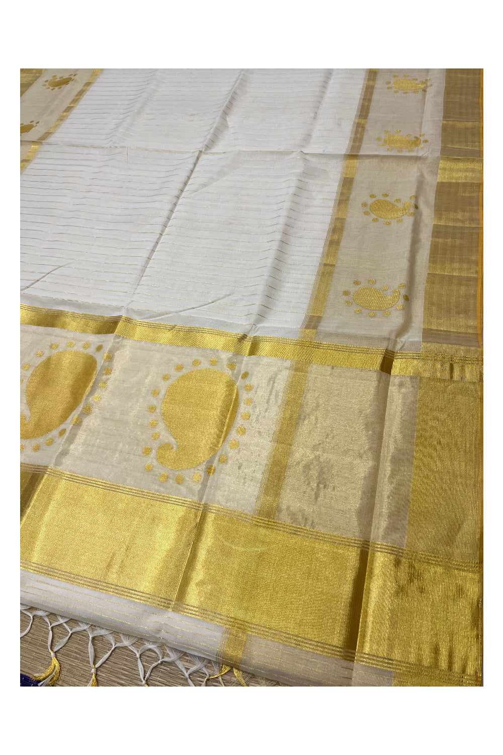 Southloom Super Premium Balaramapuram Unakkupaavu Handloom Saree with Kasavu Lines on Body and Paisley Woven Designs