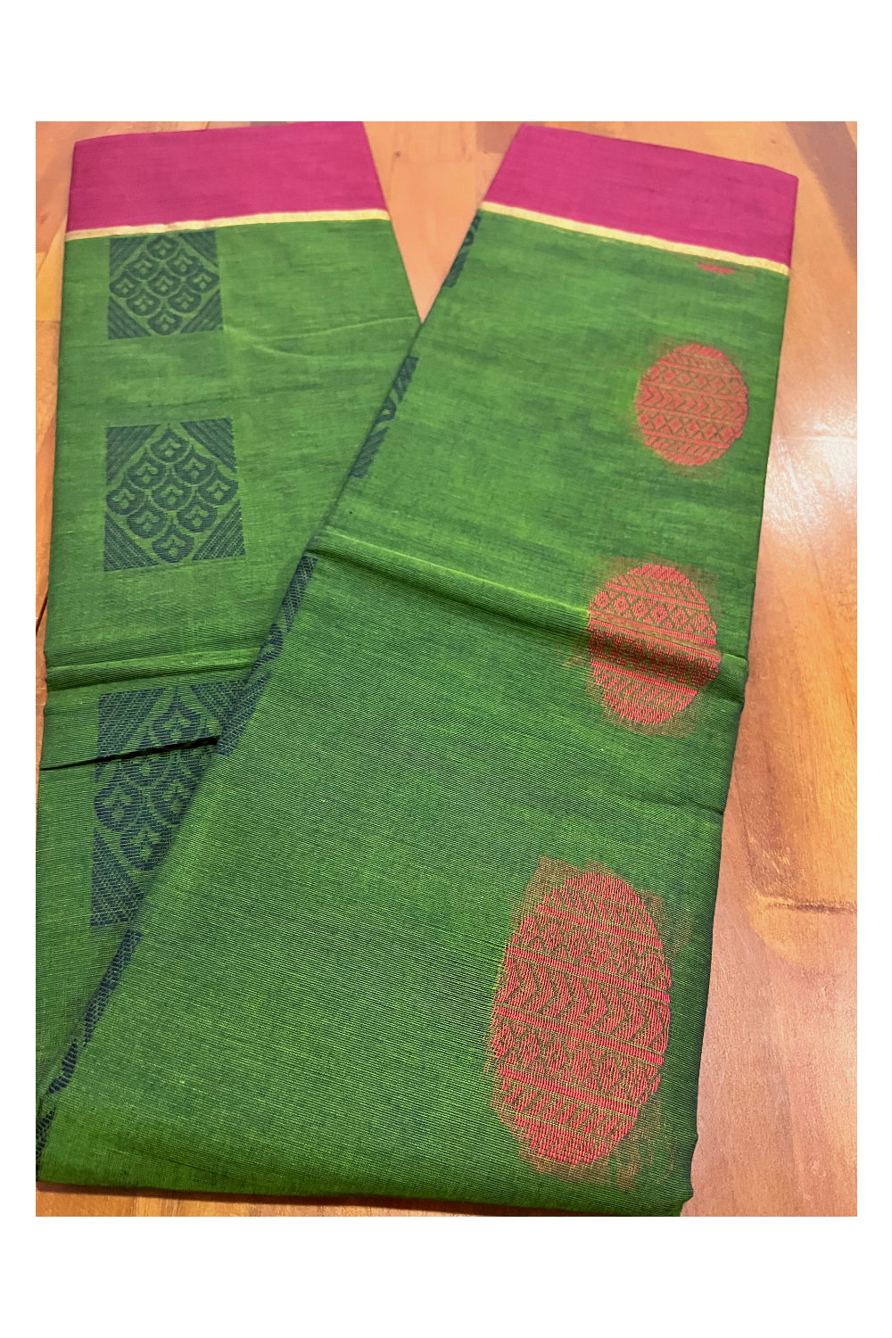 Southloom Cotton Green Saree with Woven Butta Works on Body and Pallu