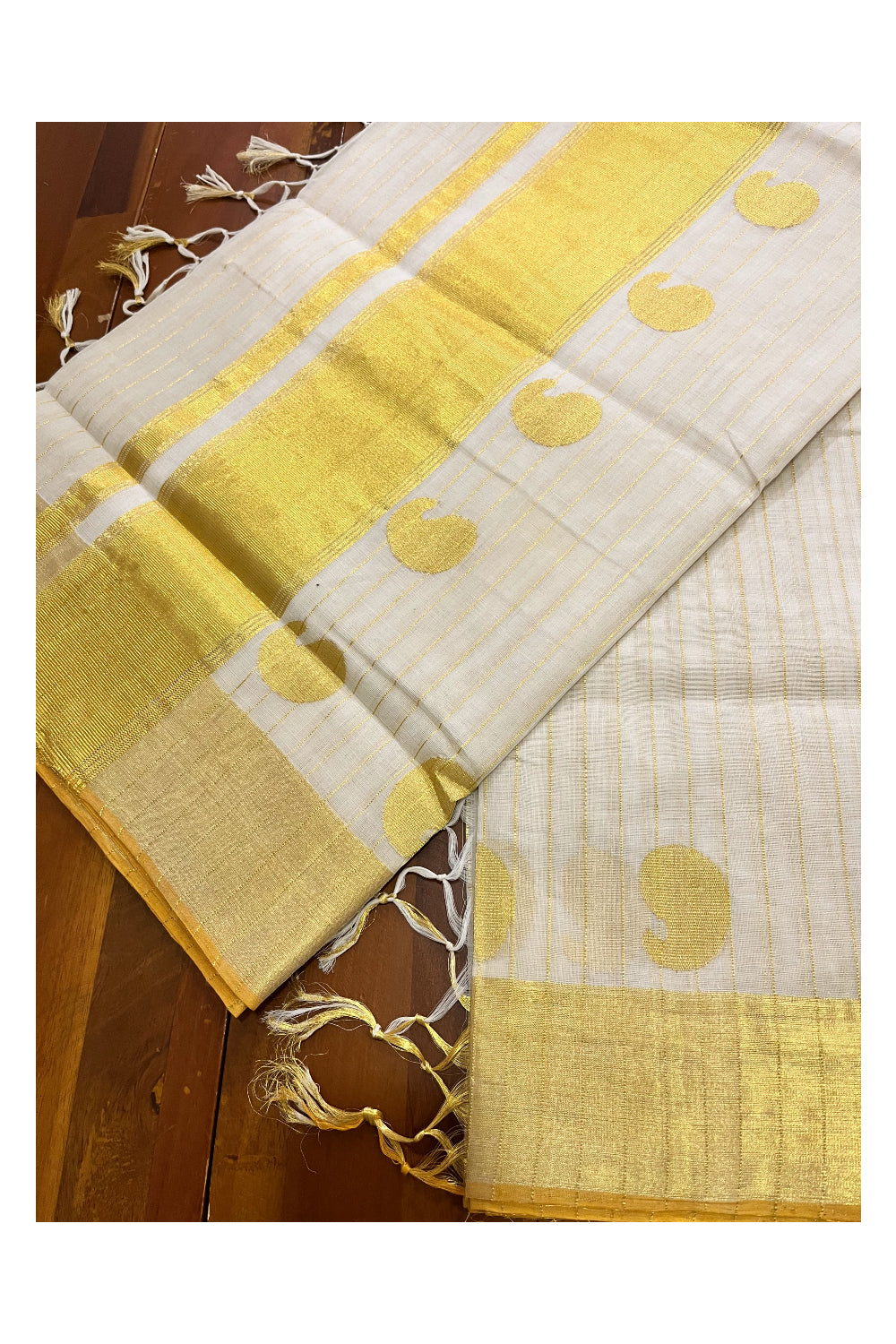 Southloom Super Premium Balaramapuram Unakkupaavu Handloom Saree with Kasavu Lines Across Body and Paisley Designs on Border