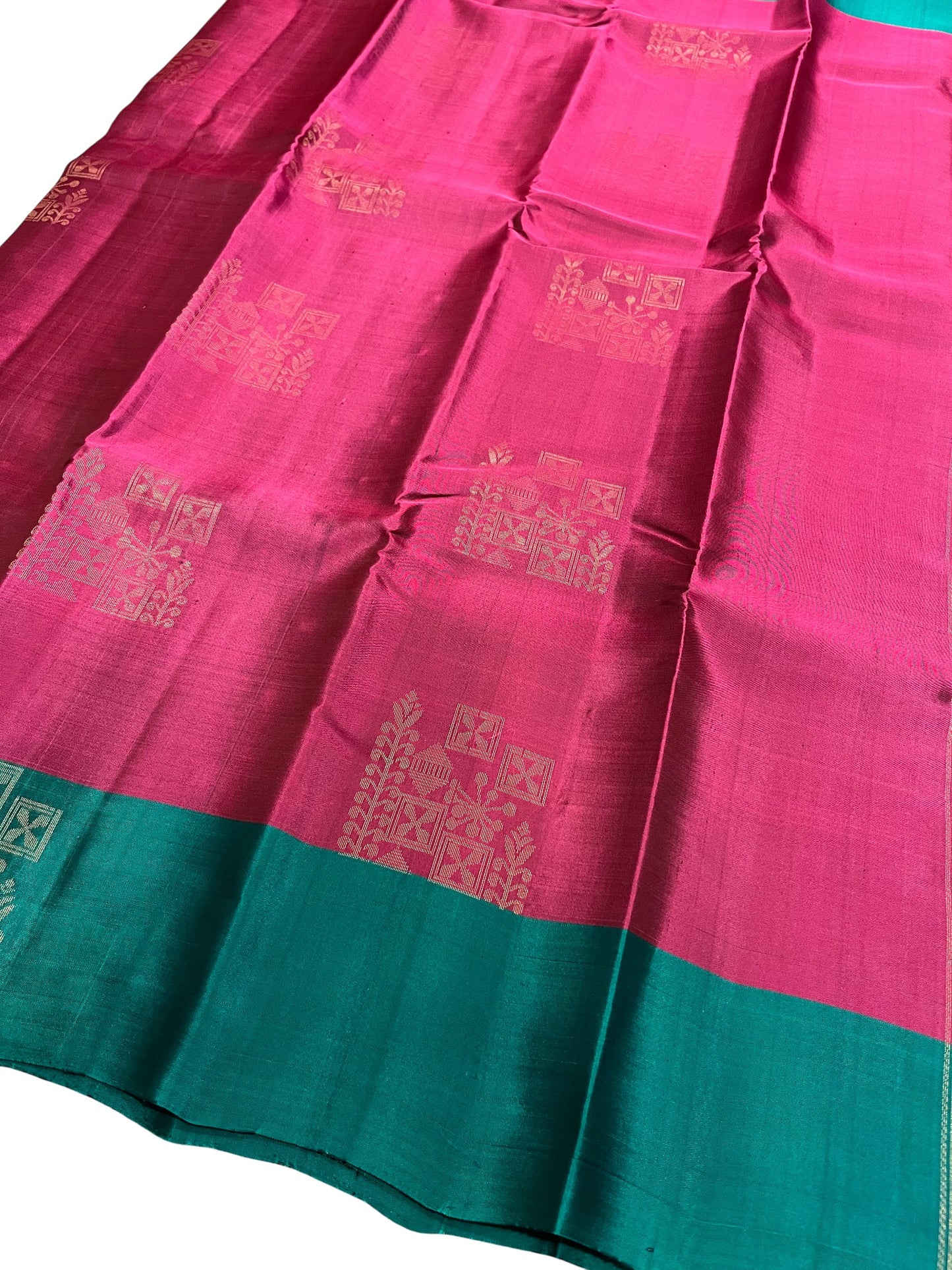 Southloom Pure Handloom Kanchipuram Silk Saree with Butta Work (Magenta & Green)