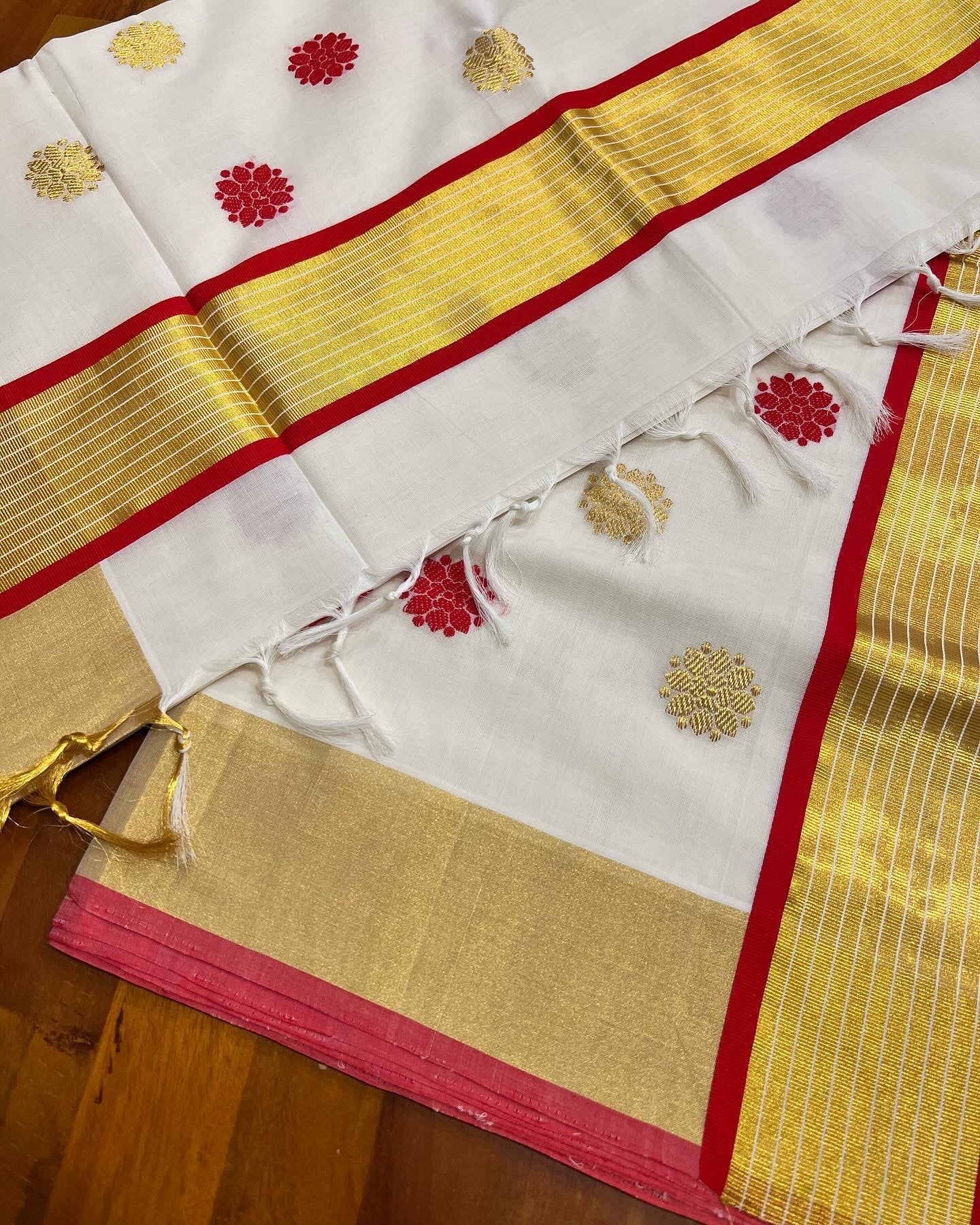 Southloom™ Premium Handloom Cotton Kerala Saree with Golden and Red Floral Polka Work on Body