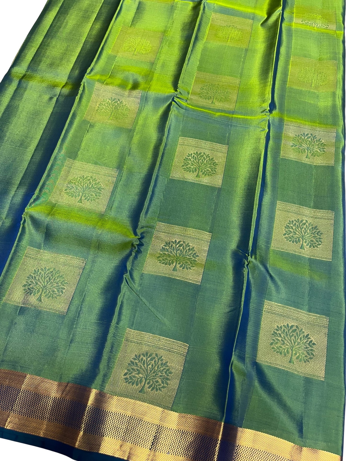 Southloom Pure Handloom Kanchipuram Silk Saree with Butta Work (Green & Blue)