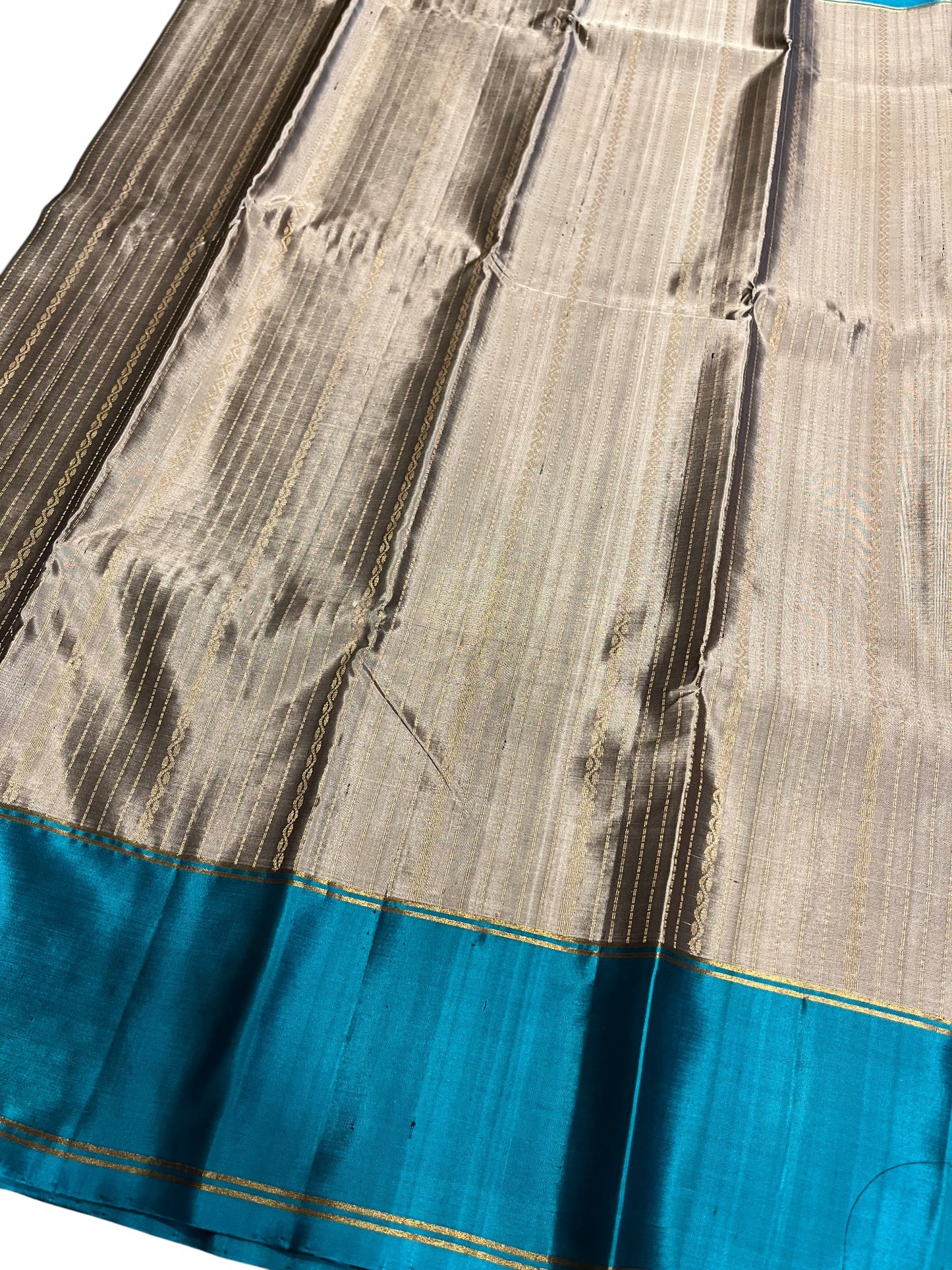 Southloom Pure Handloom Kanchipuram Silk Saree with Butta Work (Grey & Blue)
