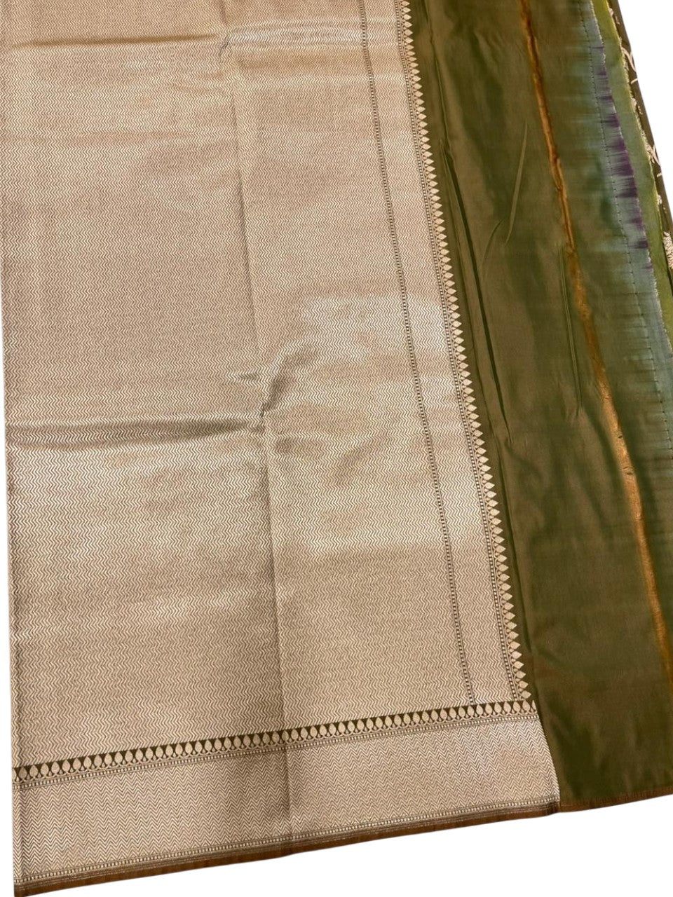 Southloom Pure Banarasi Silk Saree with Woven Work on Body and Borders (Green)