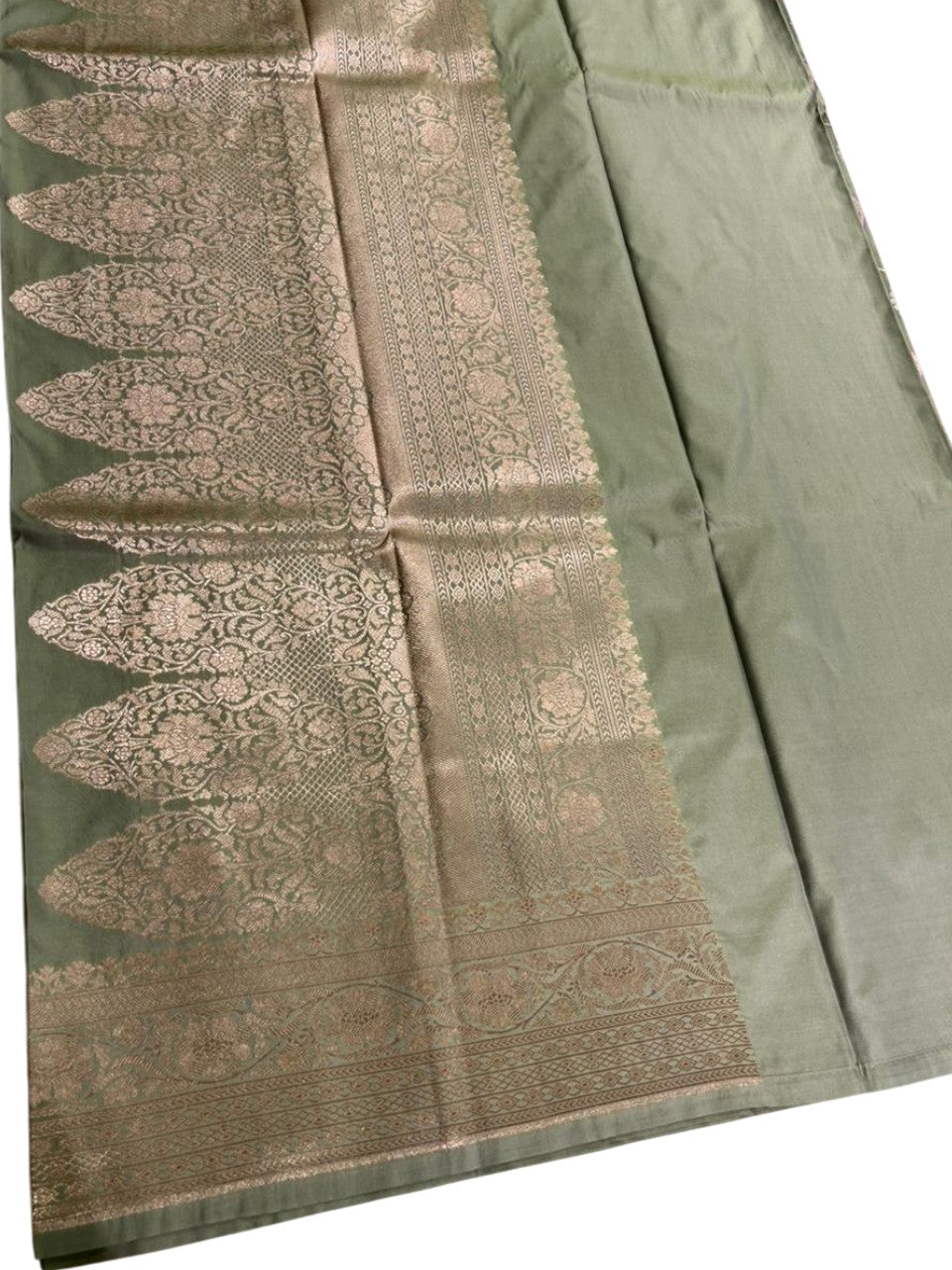 Southloom Pure Banarasi Silk Saree with Woven Work on Body and Borders (Pastel Green)