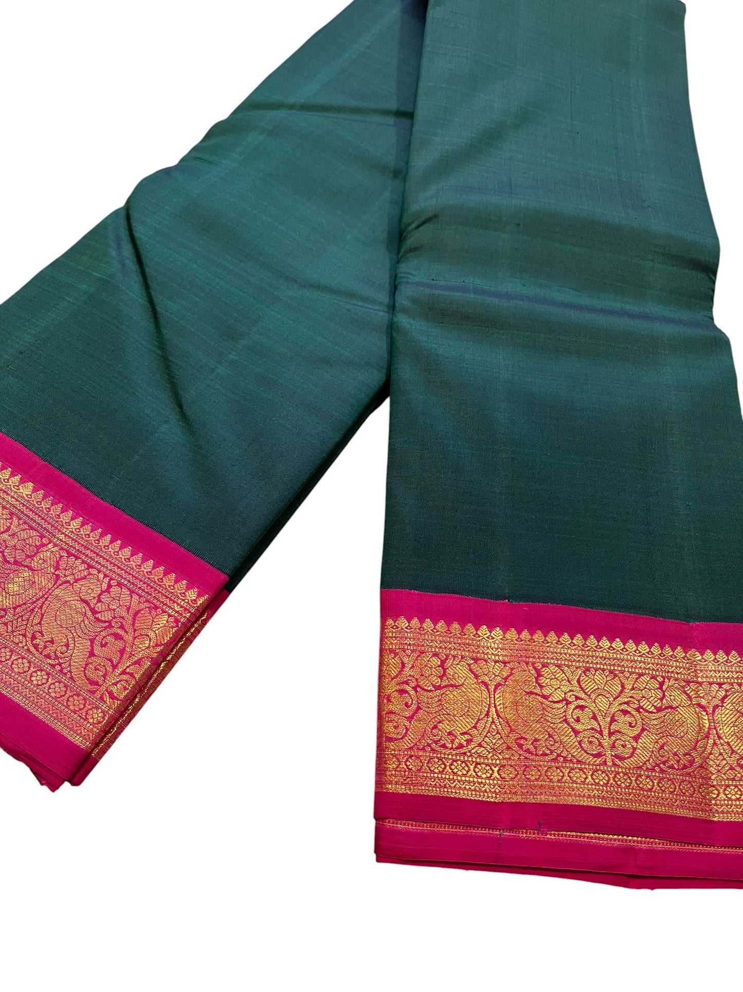Southloom Pure Handloom Bridal Kanchipuram Silk Saree with Korvai Work (Green & Magenta)