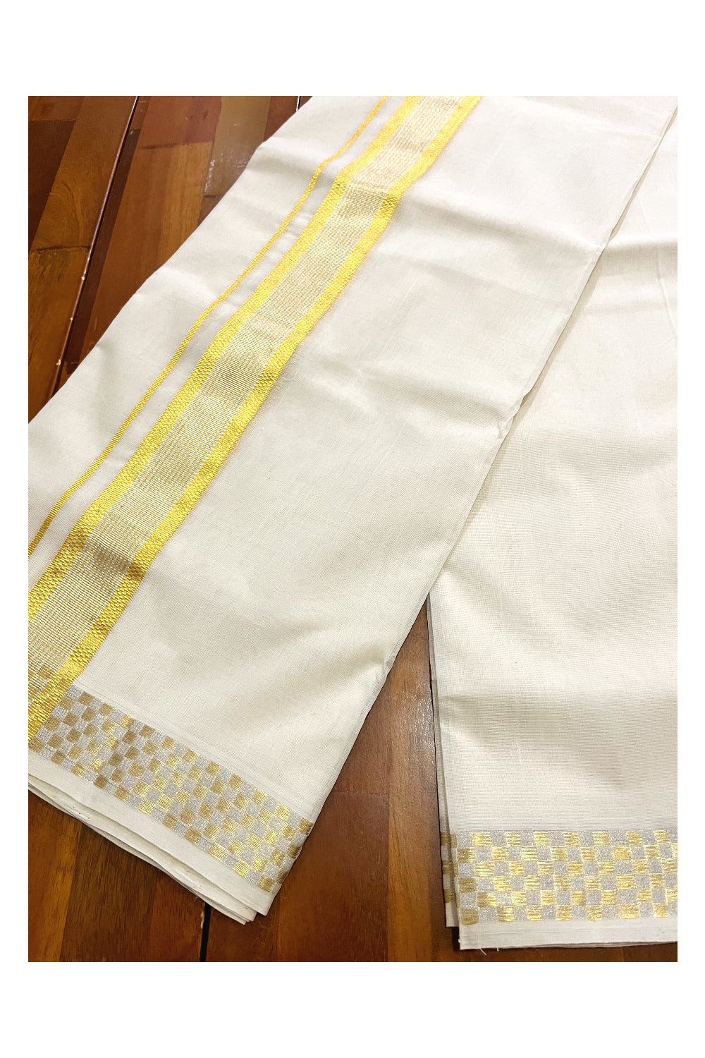 Premium Balaramapuram Unakkupaavu Handloom Mundu with Silver and Golden Kasavu Border (South Indian Kerala Dhoti)