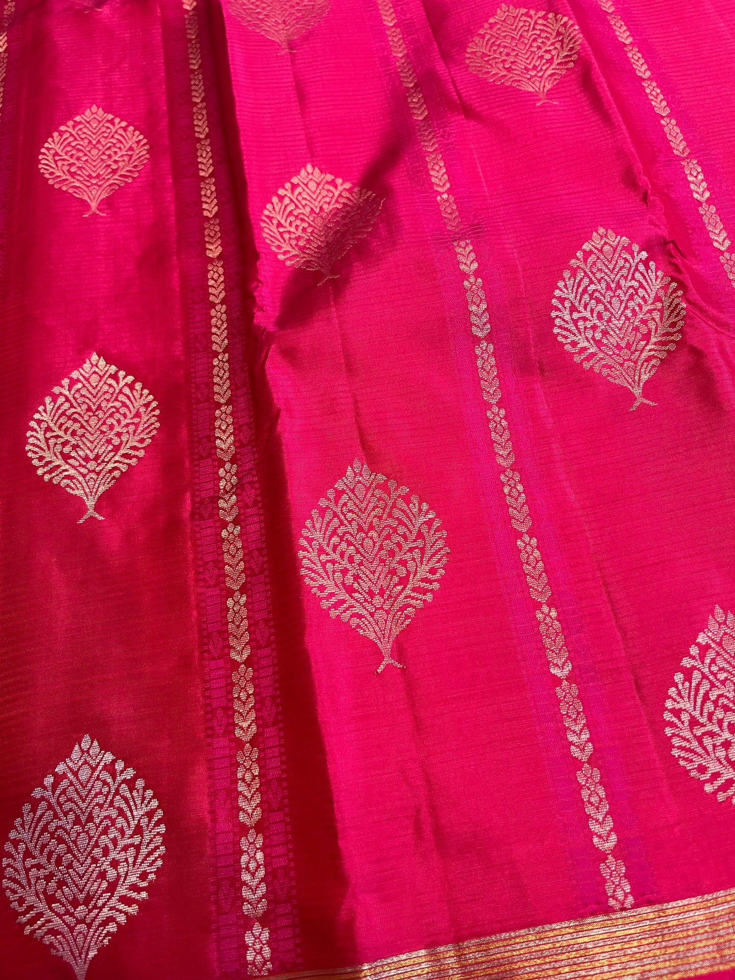 Southloom Pure Handloom Bridal Kanchipuram Silk Saree with Korvai Work (Magenta)