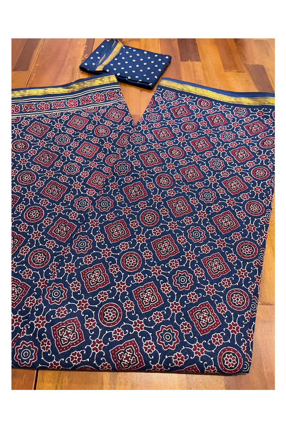 Southloom Cotton Maroon Blue Designer Printed Saree with Blouse Piece