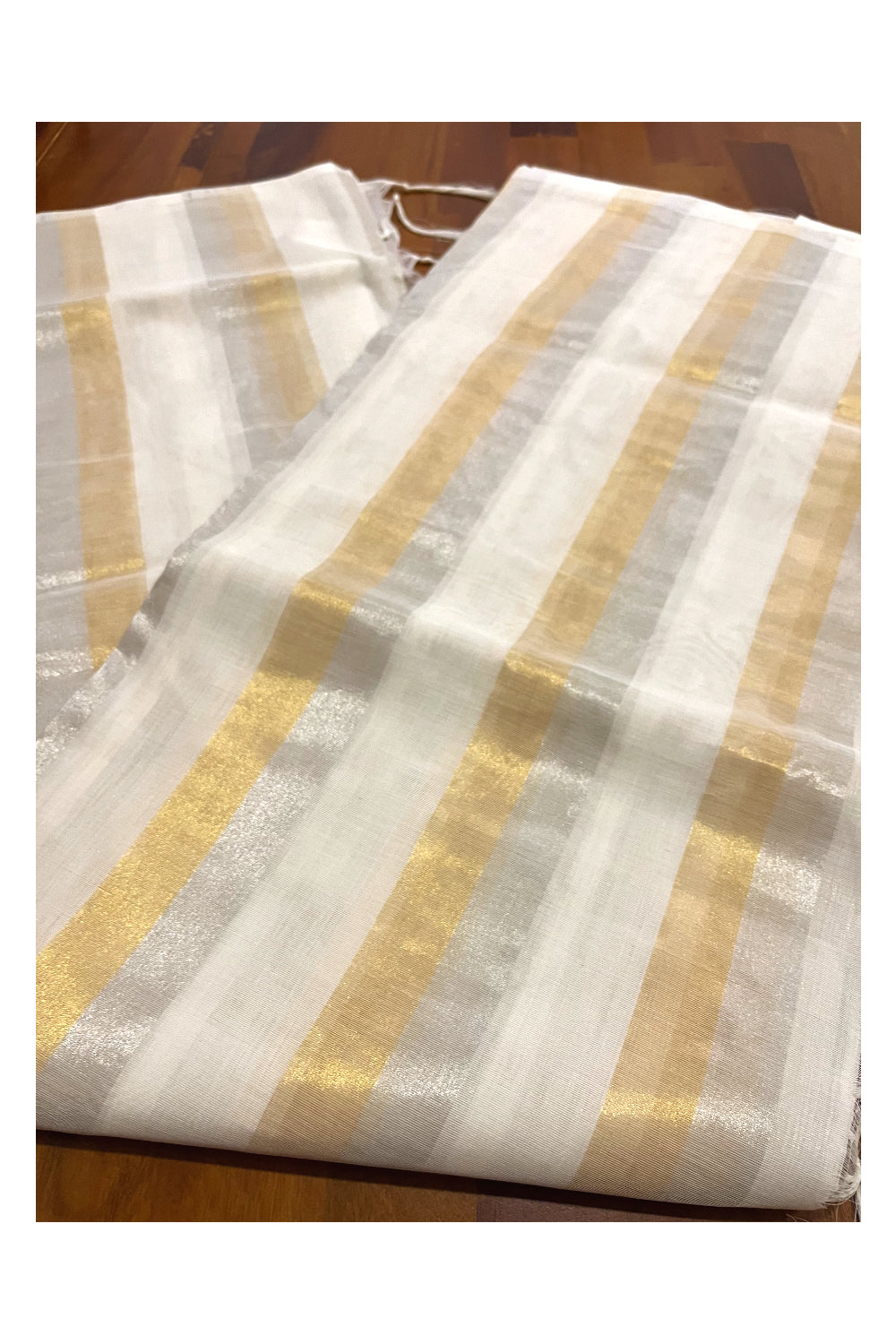 Southloom™ Premium Handloom Cotton Onam 2023 Kerala Saree with Golden and Silver Lines Across Body