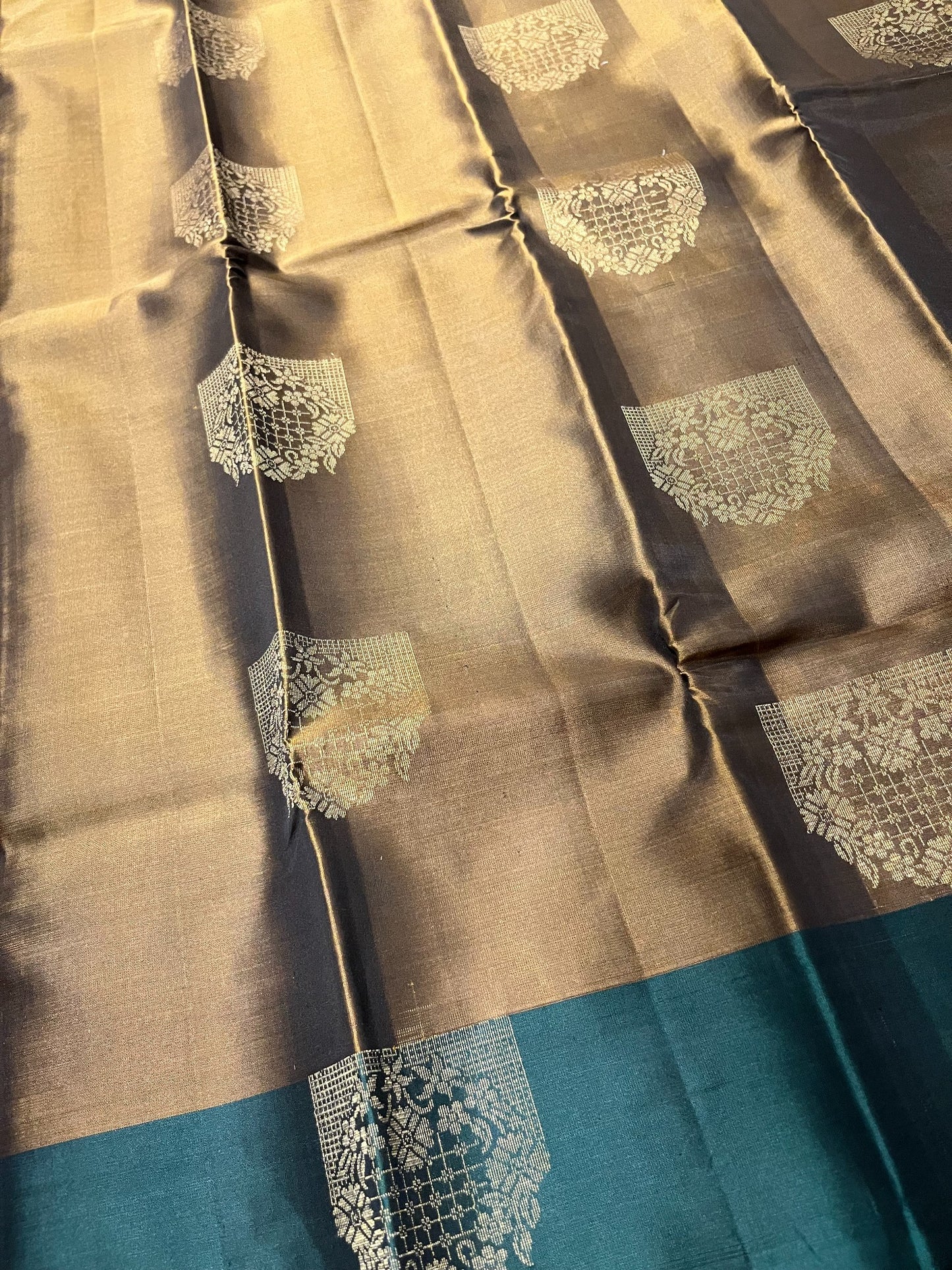 Southloom Pure Handloom Kanchipuram Silk Saree with Butta Work (Golden & Green)